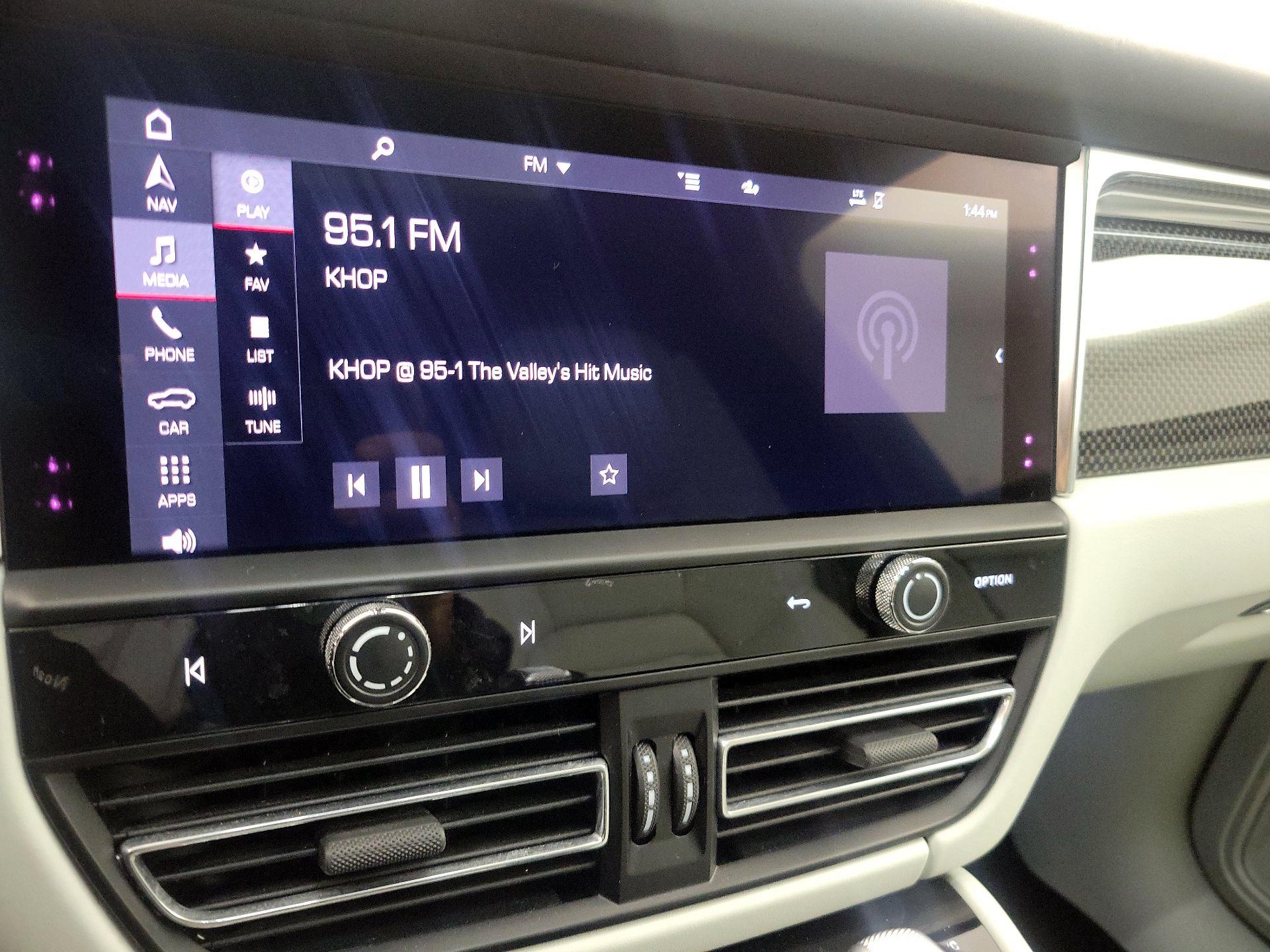 Thumbnail: 2023 Porsche Macan - 16