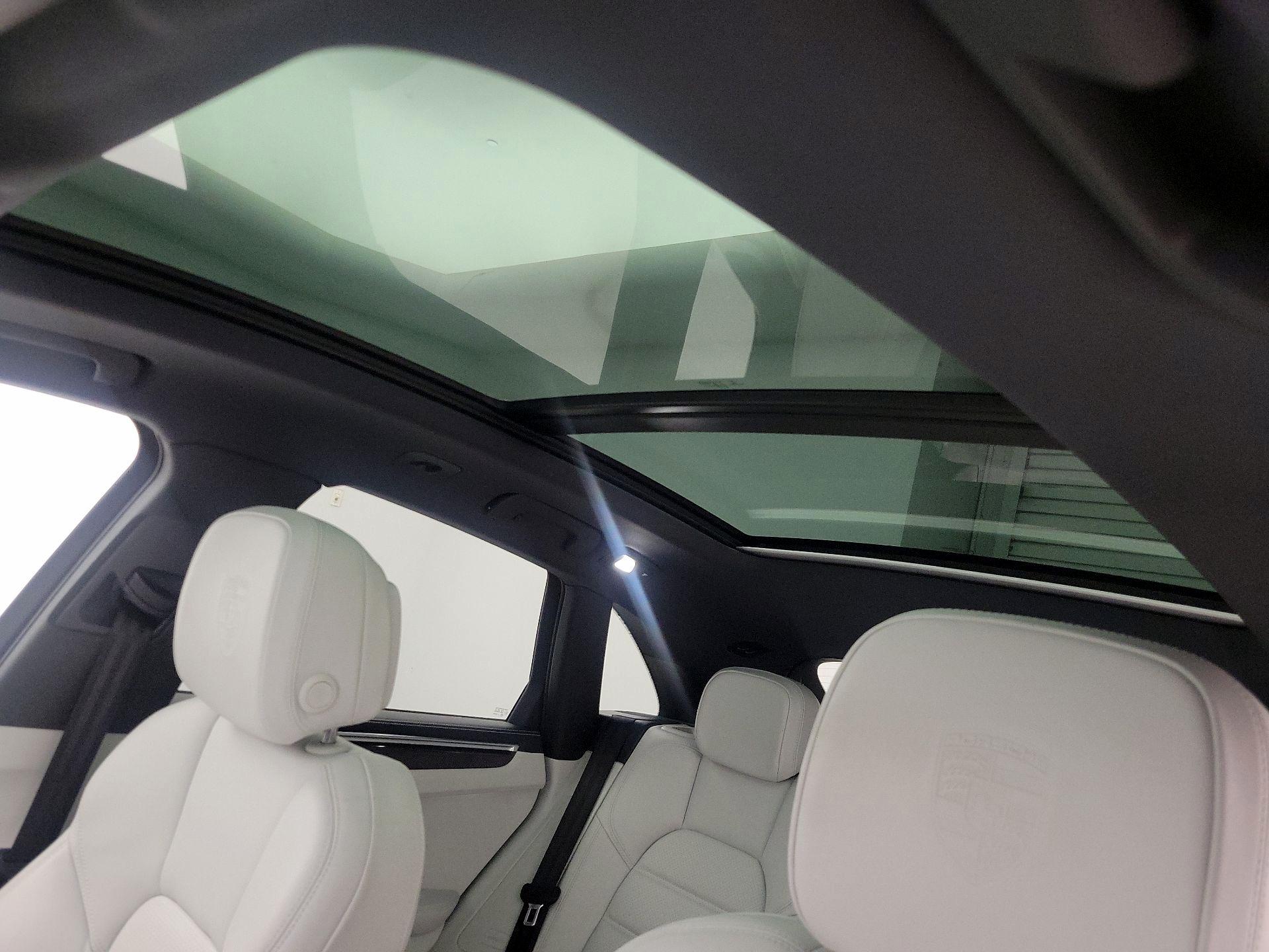 Thumbnail: 2023 Porsche Macan - 19