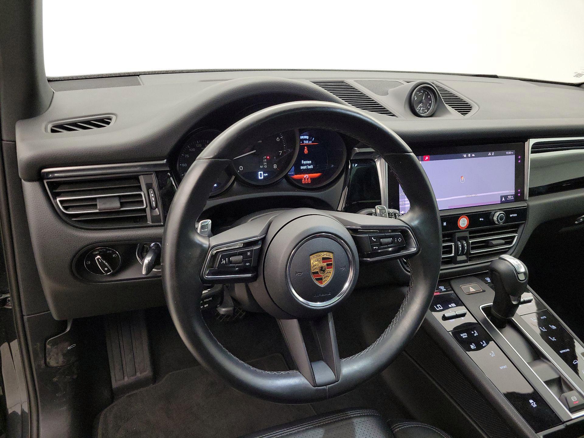 Thumbnail: 2022 Porsche Macan - 10