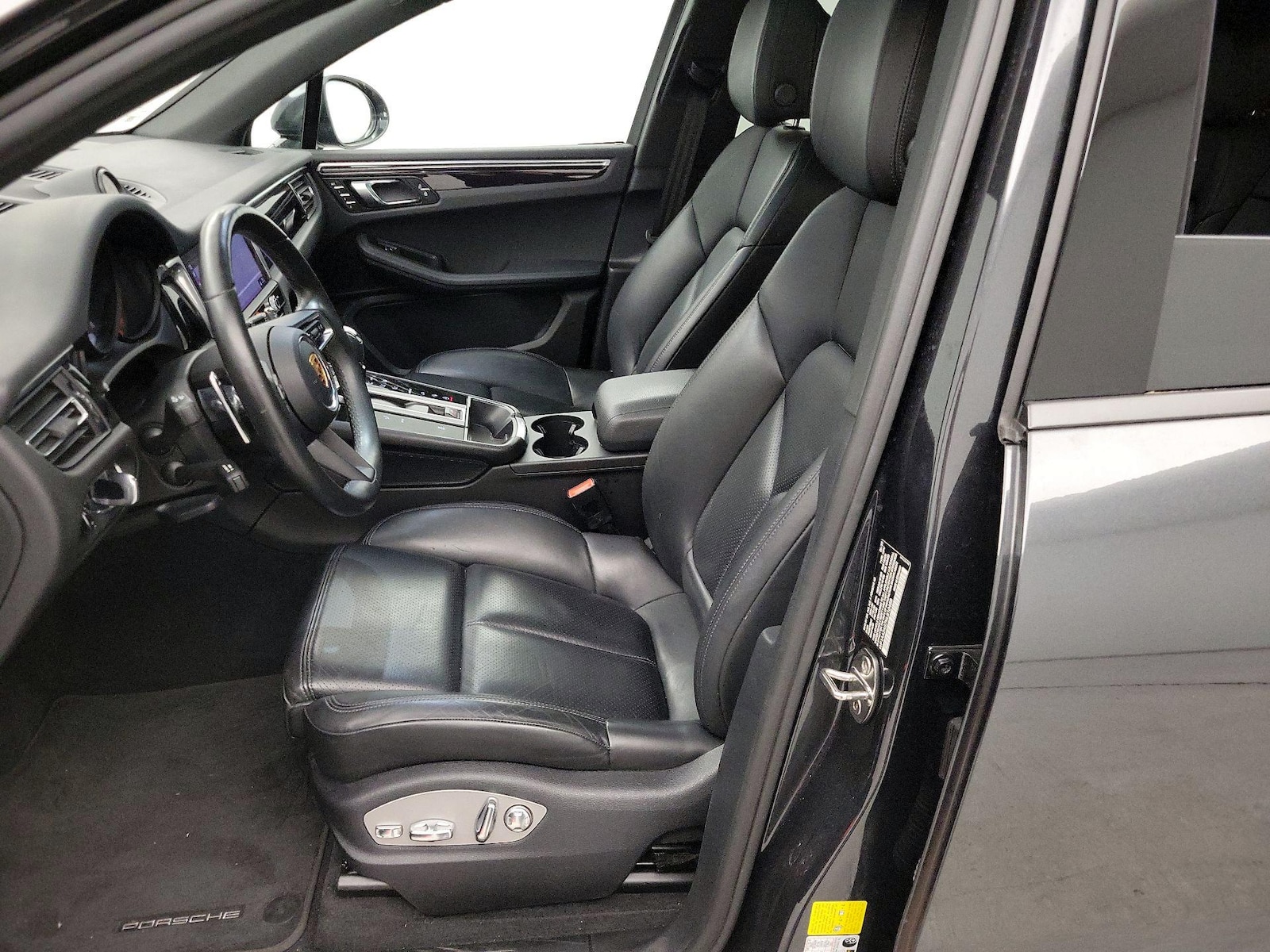 2022 Porsche Macan Base - Photo 12
