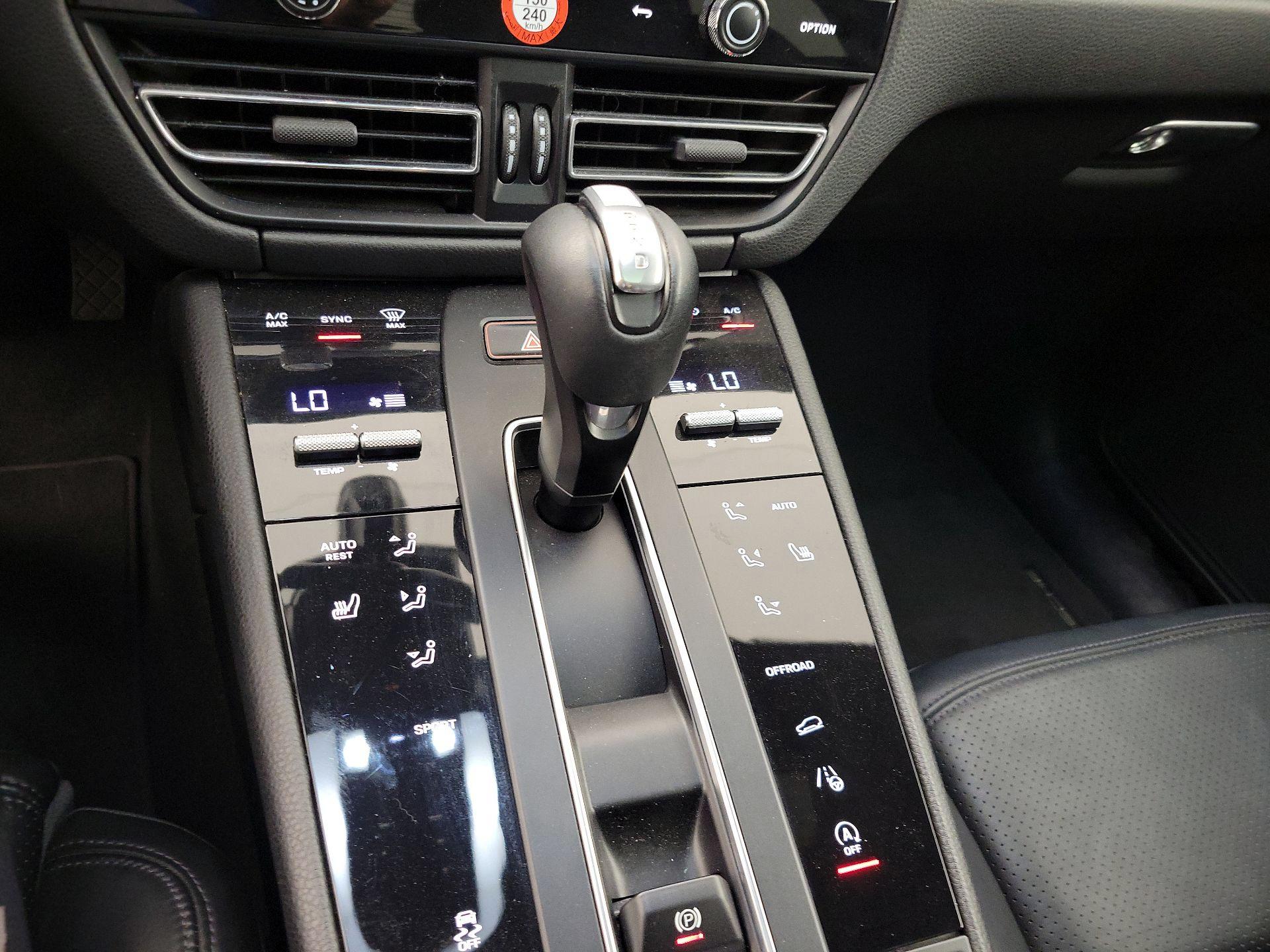 Thumbnail: 2022 Porsche Macan - 18