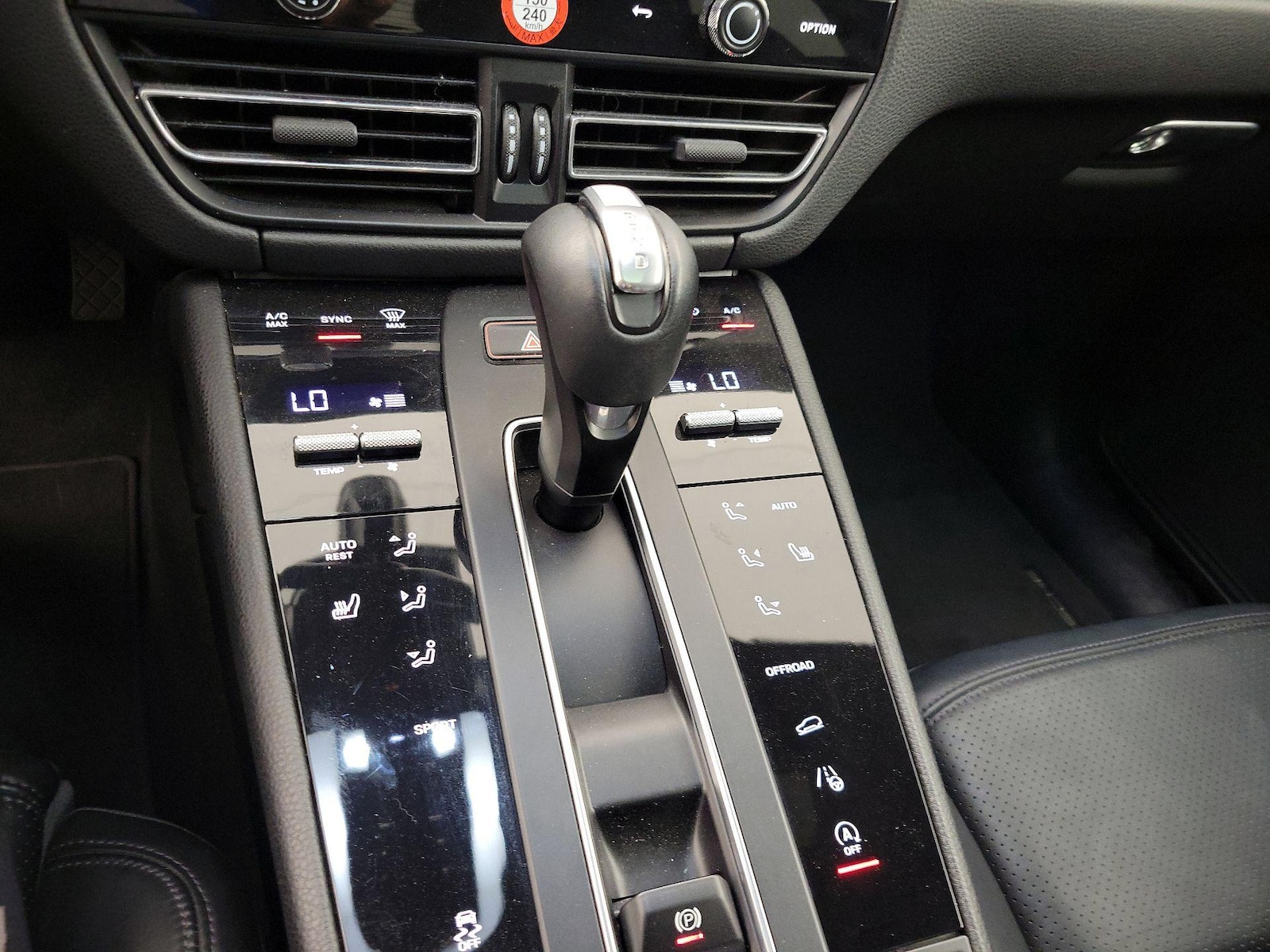 2022 Porsche Macan Base - Photo 19