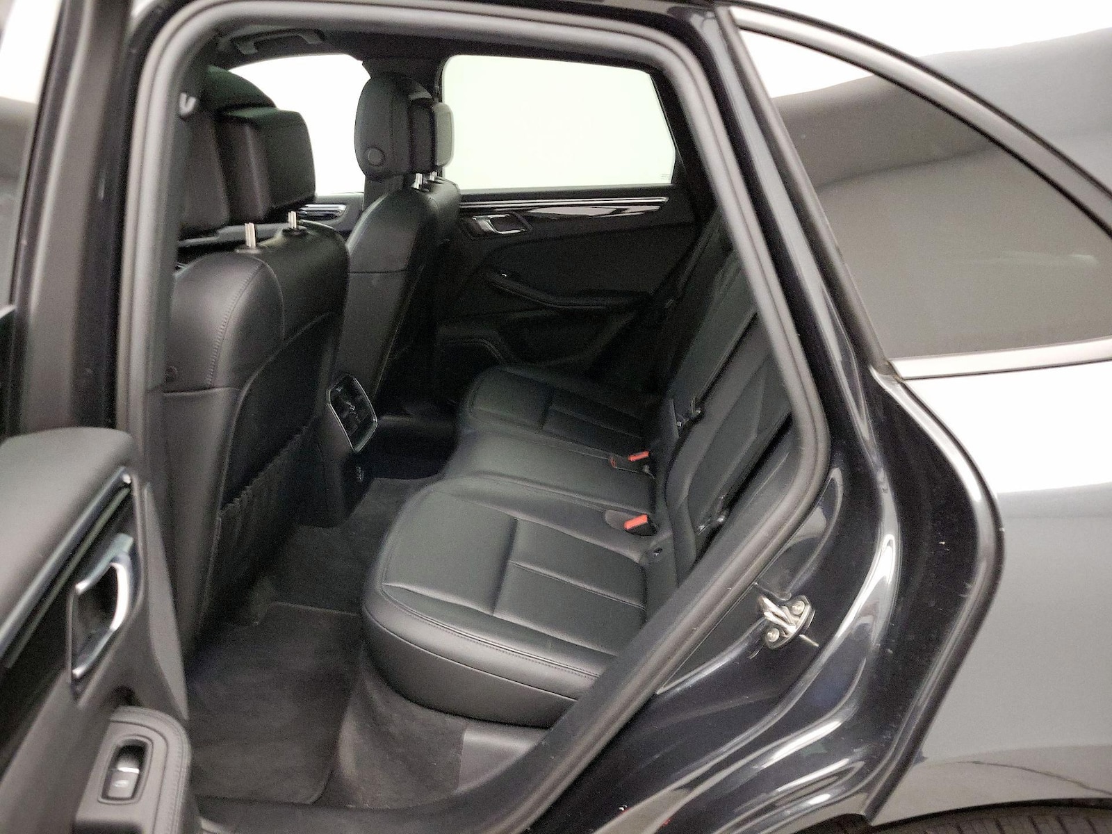 2022 Porsche Macan Base - Photo 22