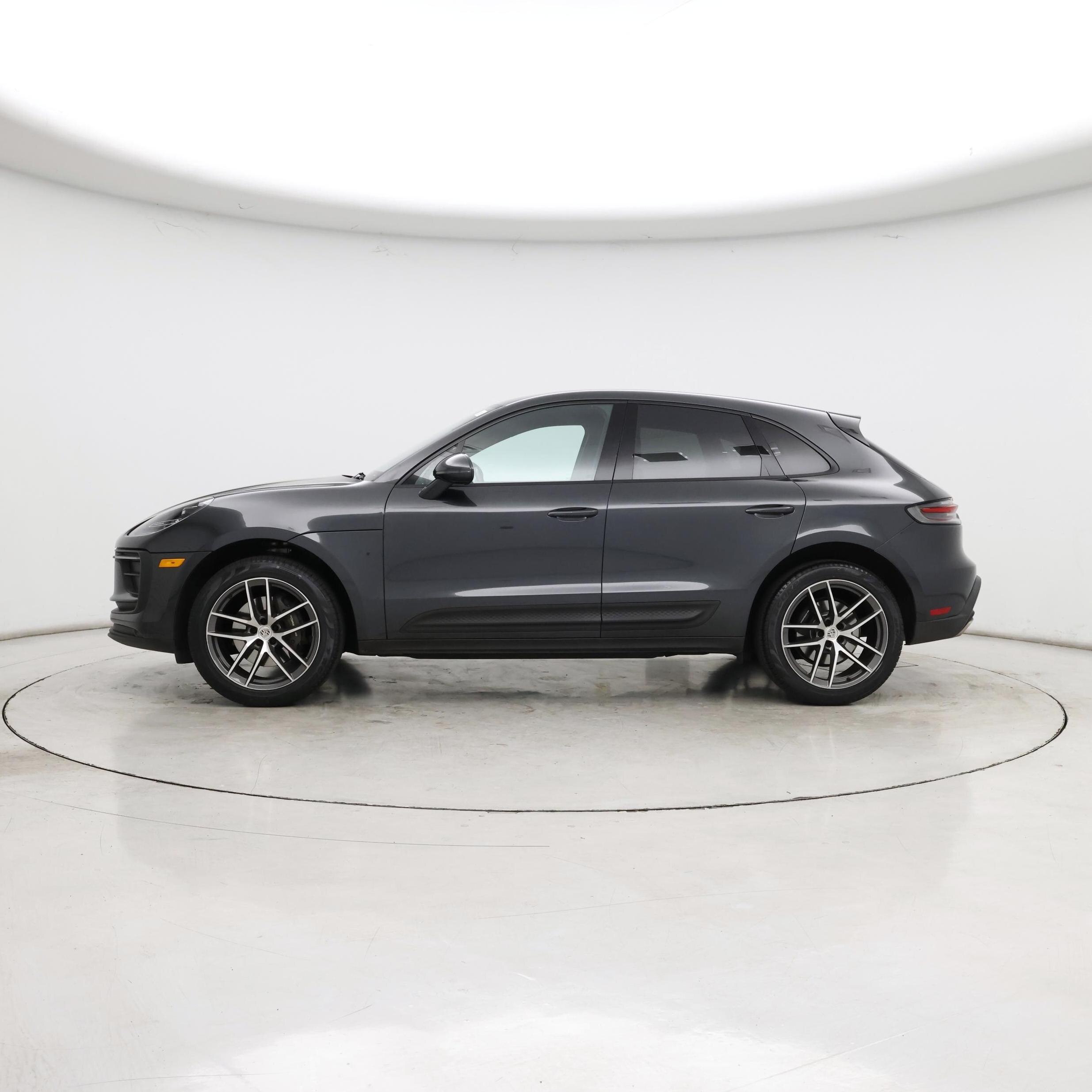 Thumbnail: 2022 Porsche Macan - 3