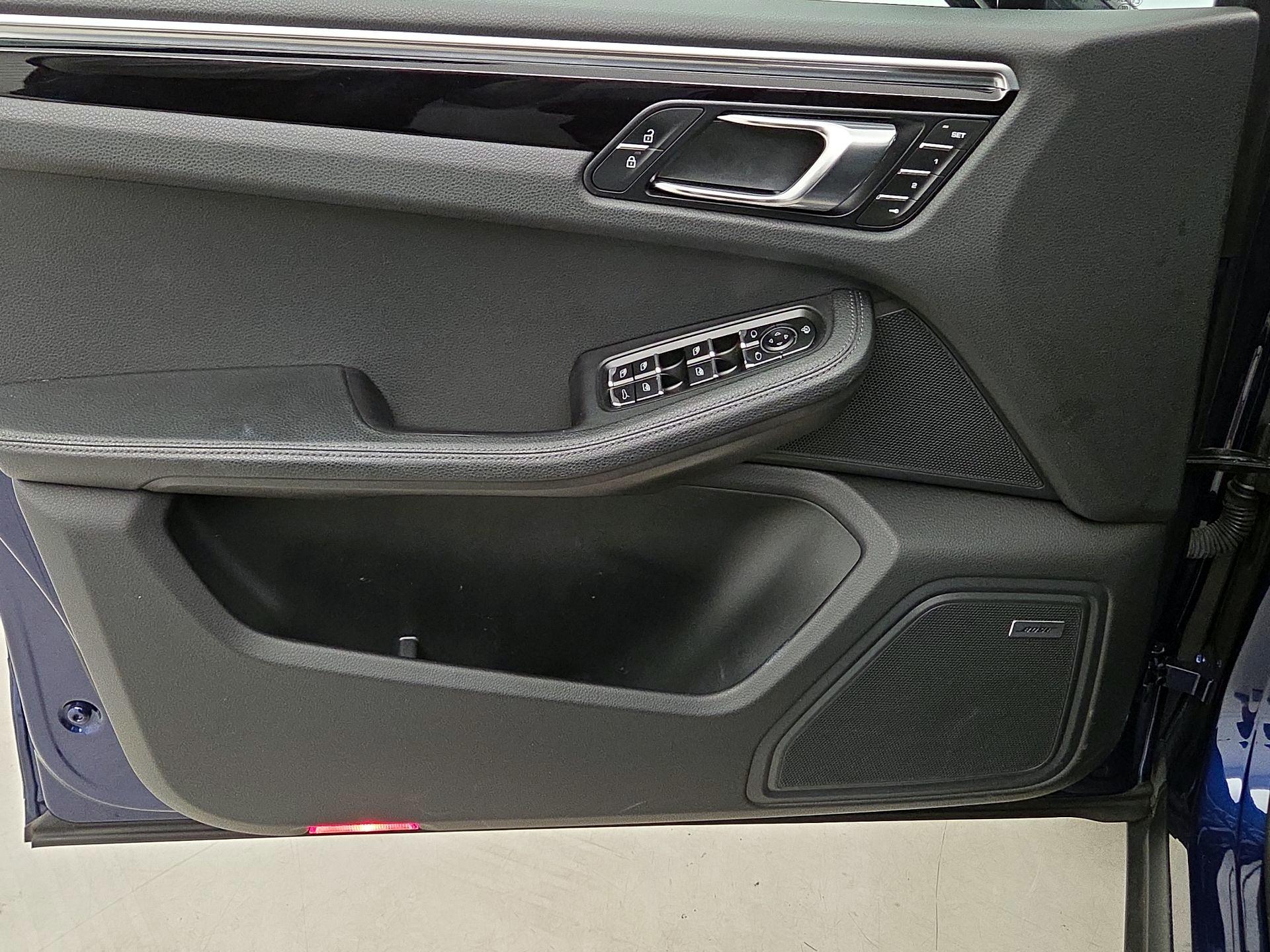 Thumbnail: 2022 Porsche Macan - 12