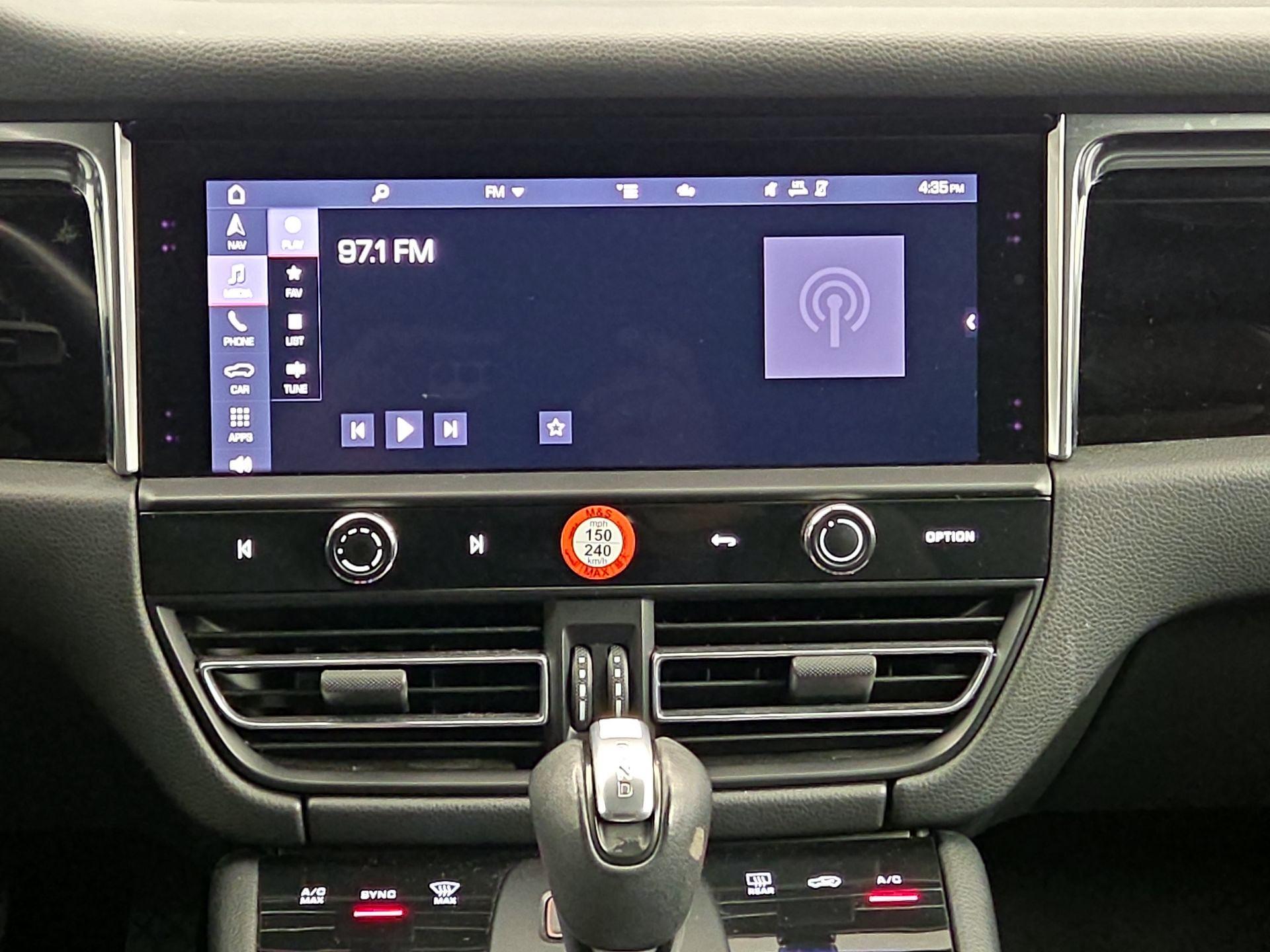 Thumbnail: 2022 Porsche Macan - 15