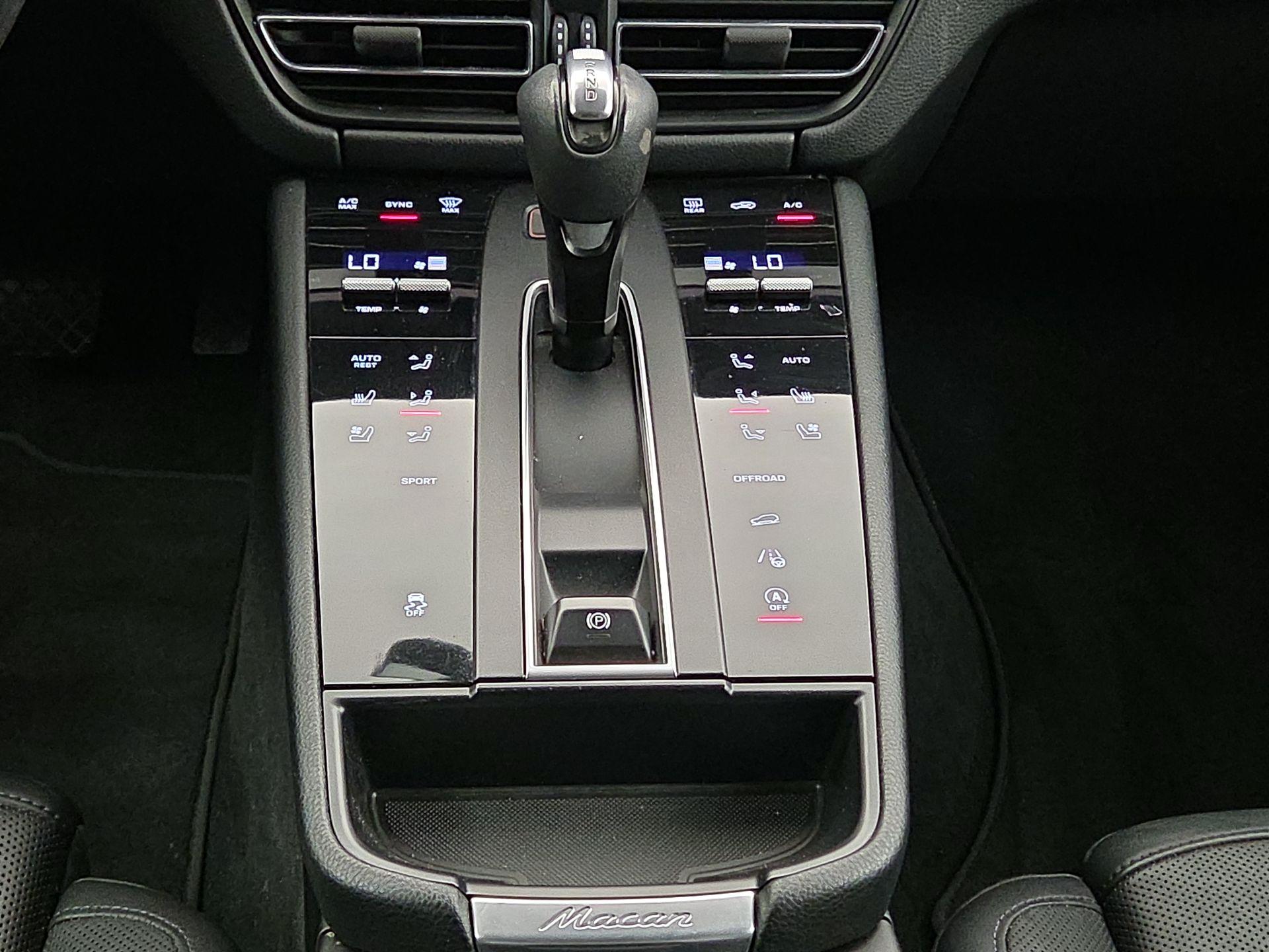 Thumbnail: 2022 Porsche Macan - 17