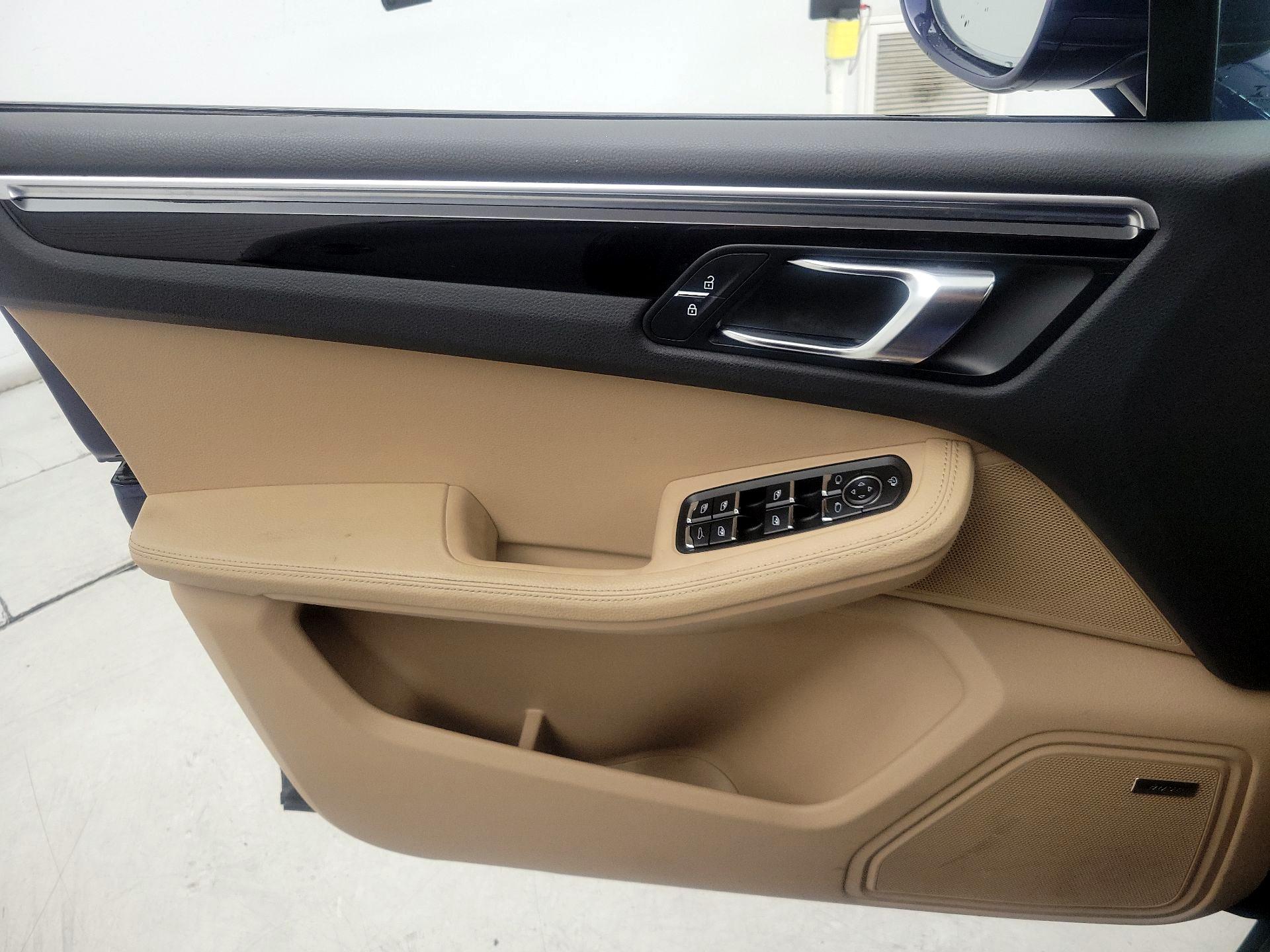 Thumbnail: 2022 Porsche Macan - 12