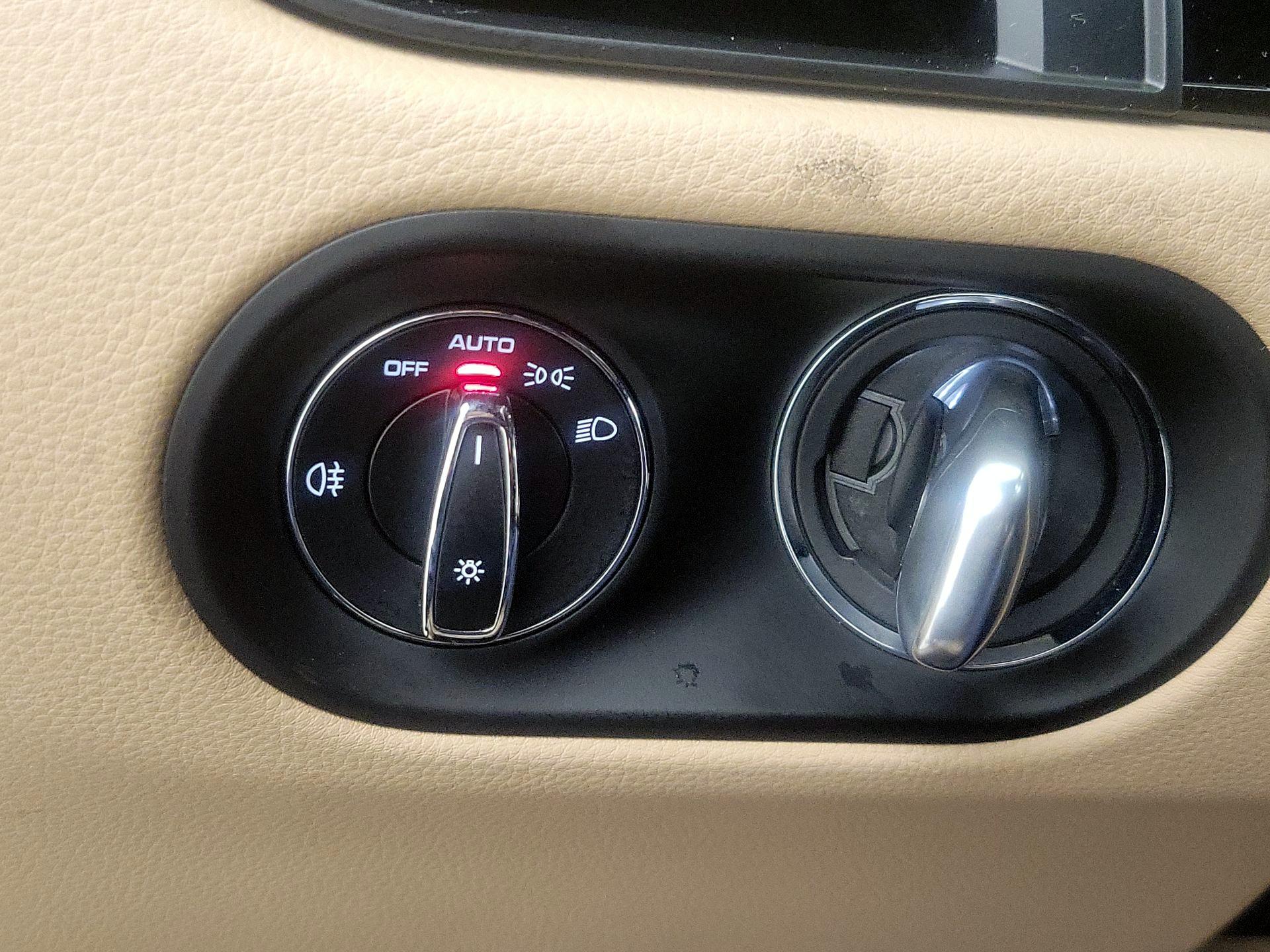 Thumbnail: 2022 Porsche Macan - 13