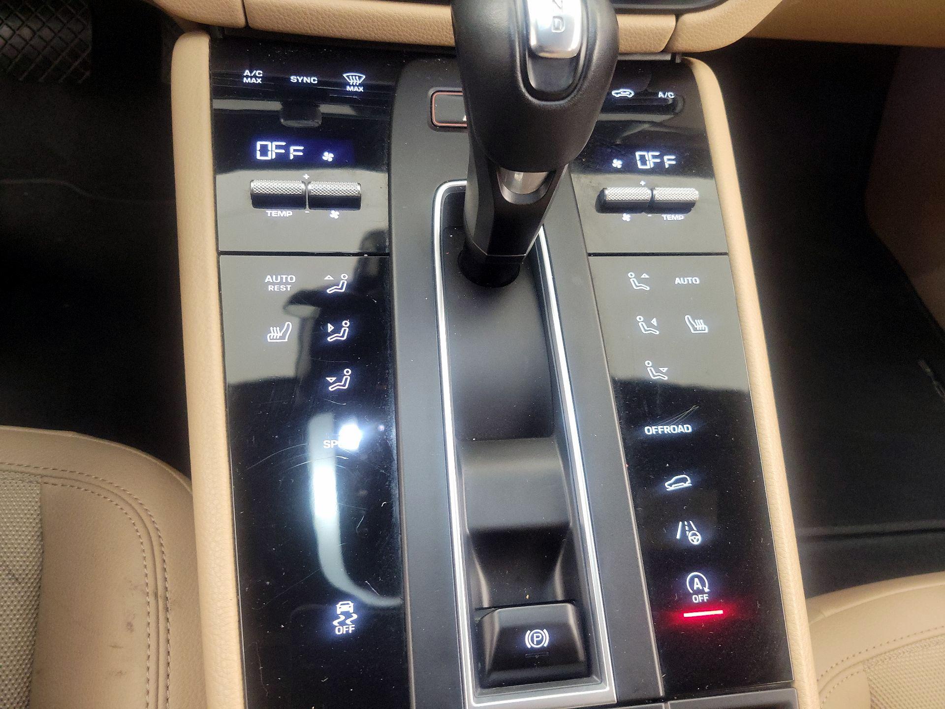 Thumbnail: 2022 Porsche Macan - 17