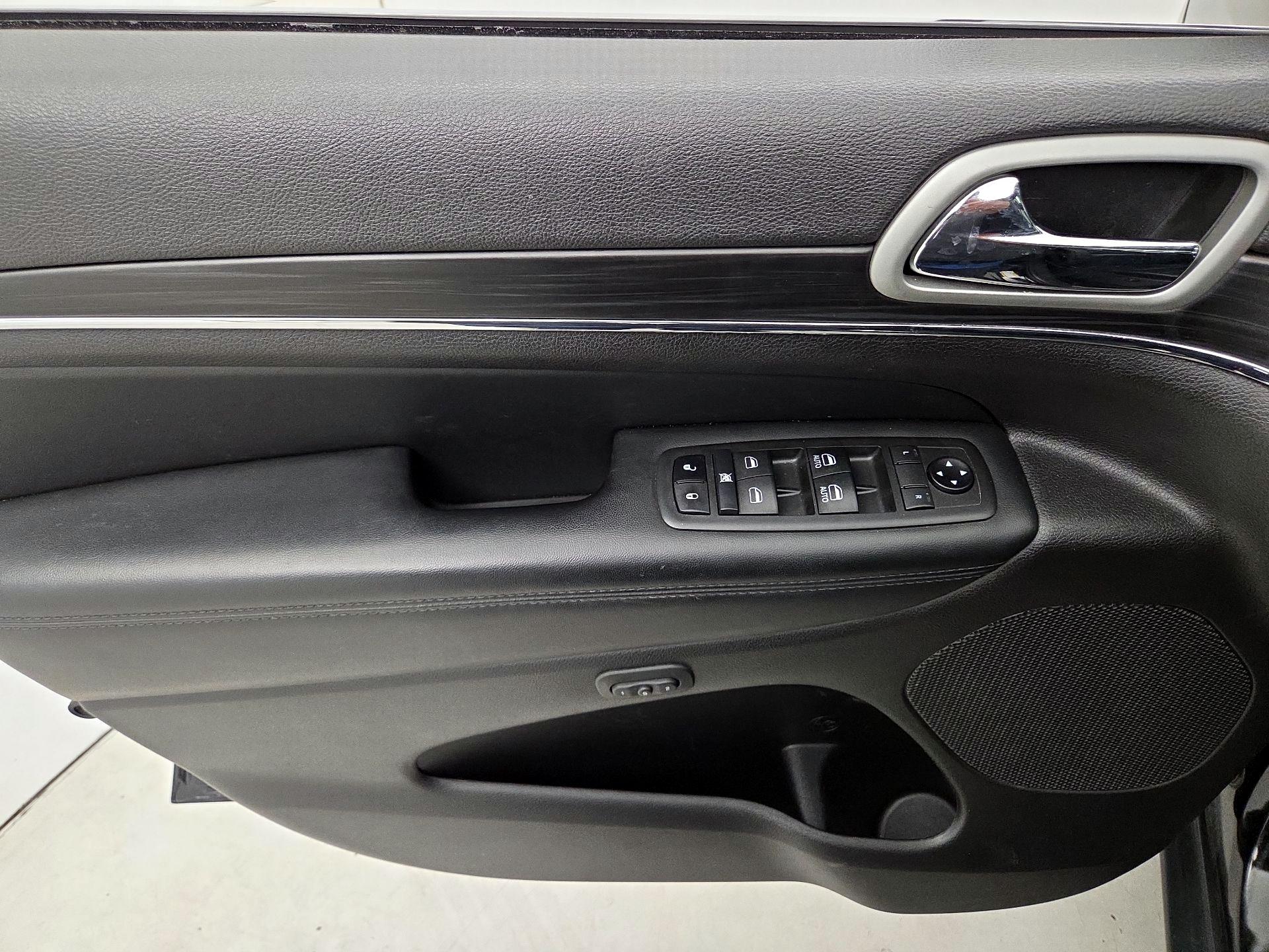 Thumbnail: 2021 Jeep Grand Cherokee - 12