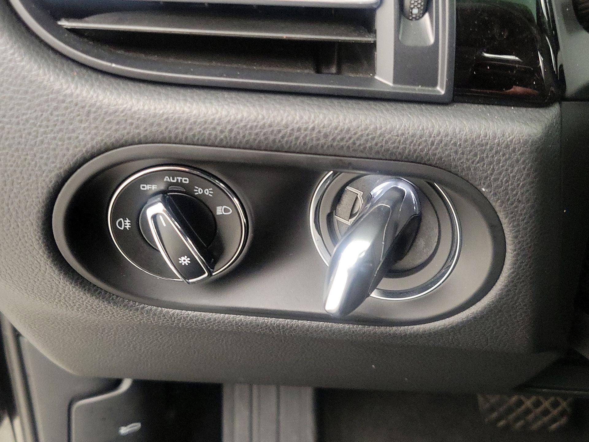 Thumbnail: 2023 Porsche Macan - 13