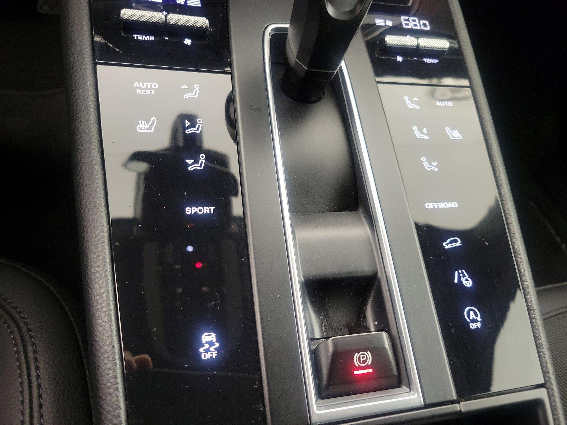 Thumbnail: 2023 Porsche Macan - 17