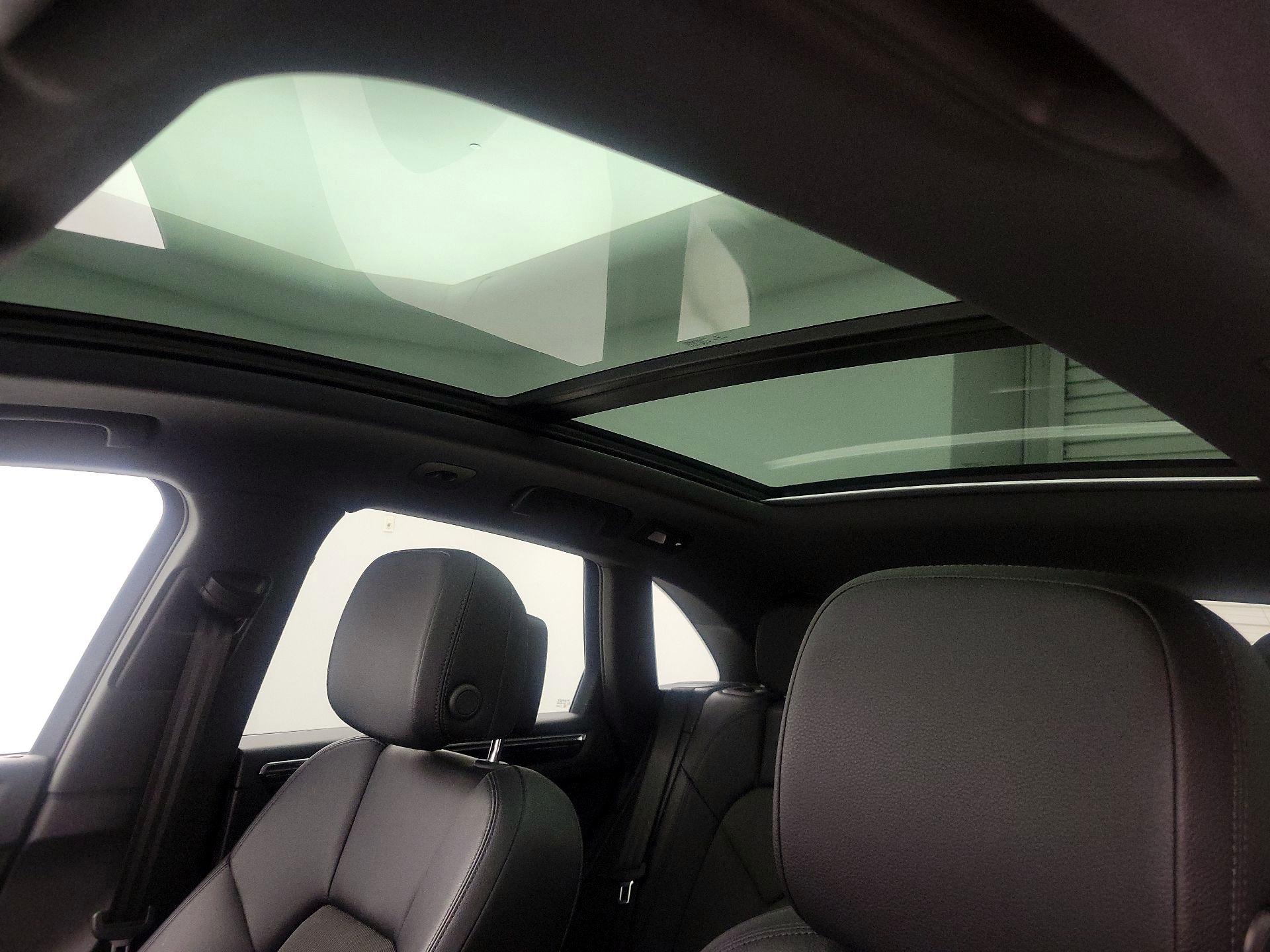 Thumbnail: 2023 Porsche Macan - 19