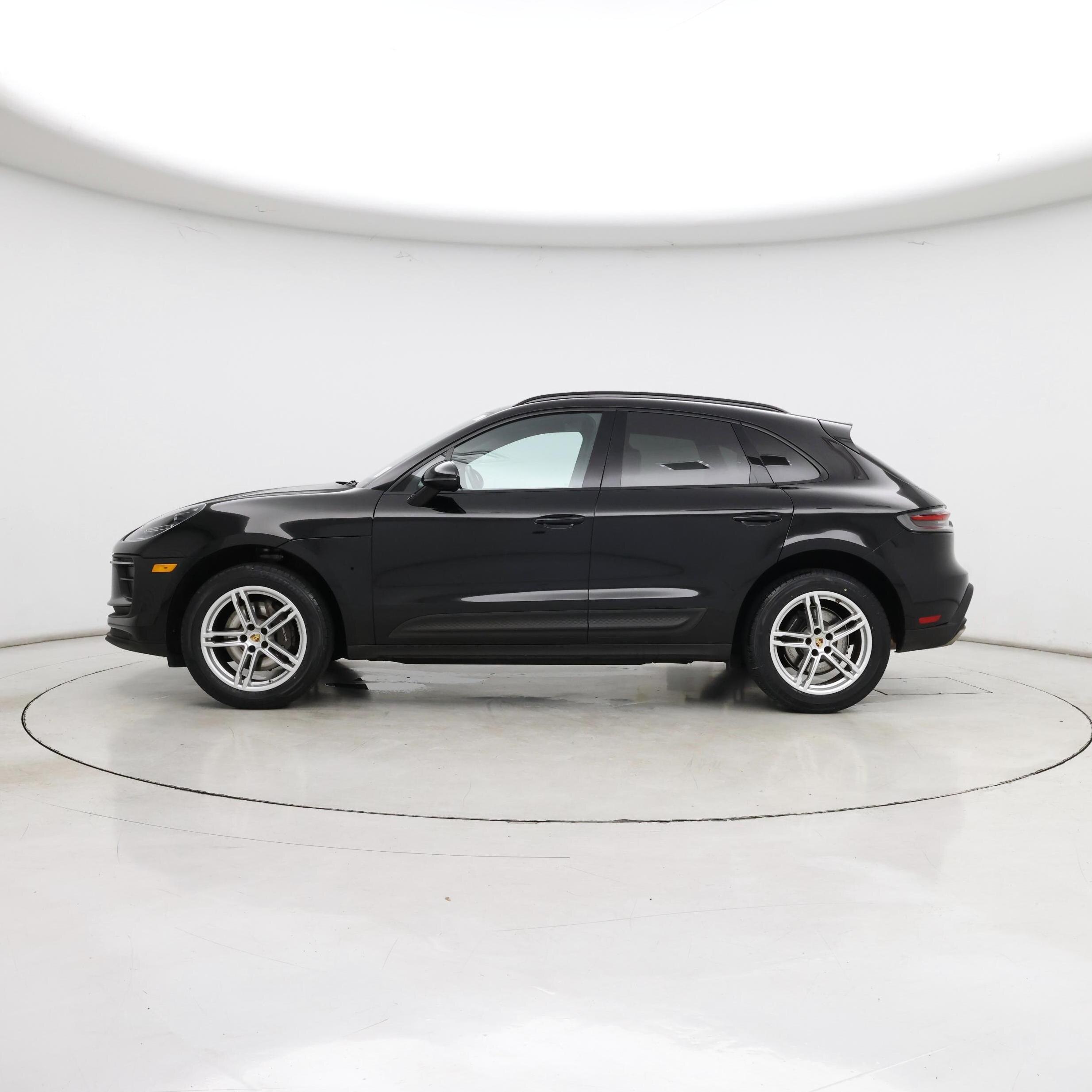 Thumbnail: 2023 Porsche Macan - 3