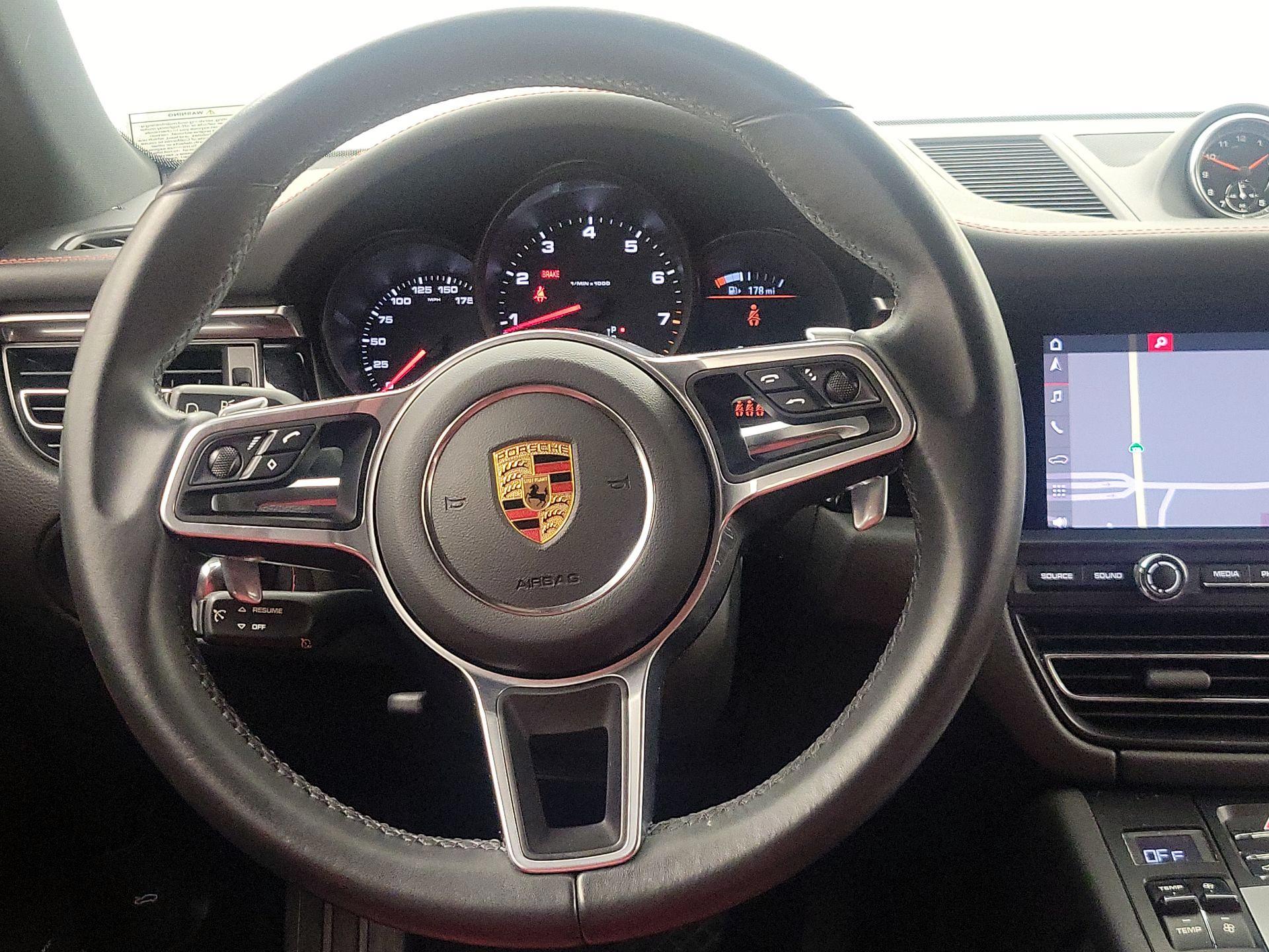 Thumbnail: 2021 Porsche Macan - 10