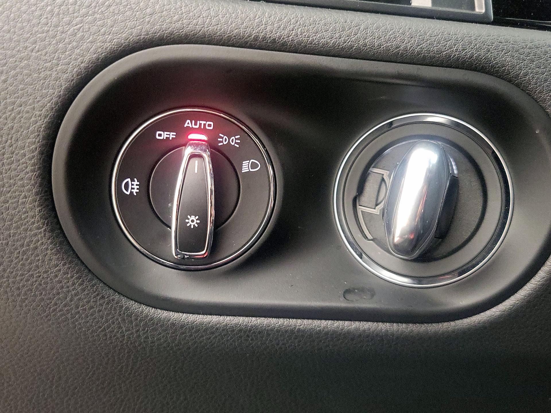 Thumbnail: 2021 Porsche Macan - 13