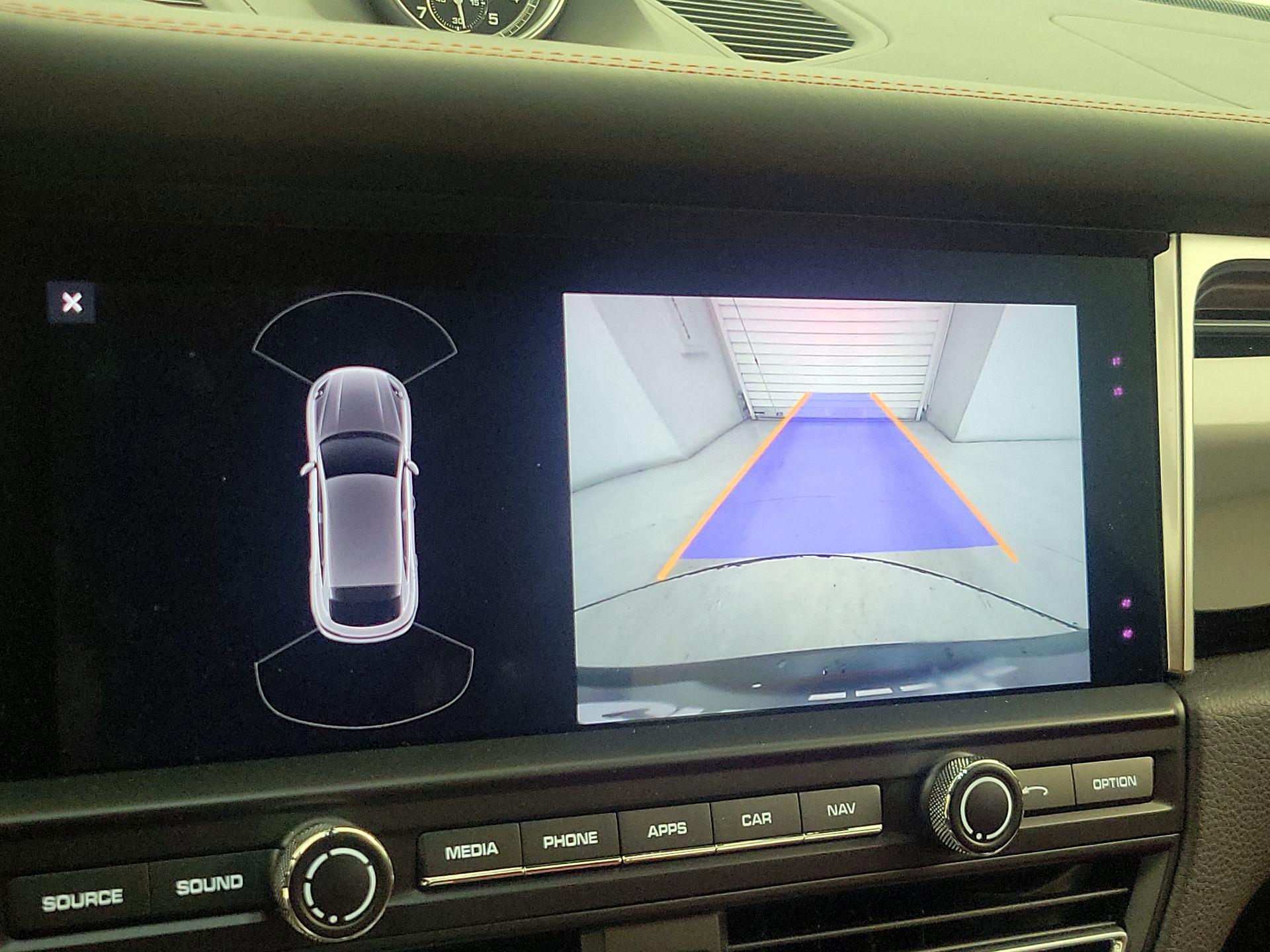 Thumbnail: 2021 Porsche Macan - 15