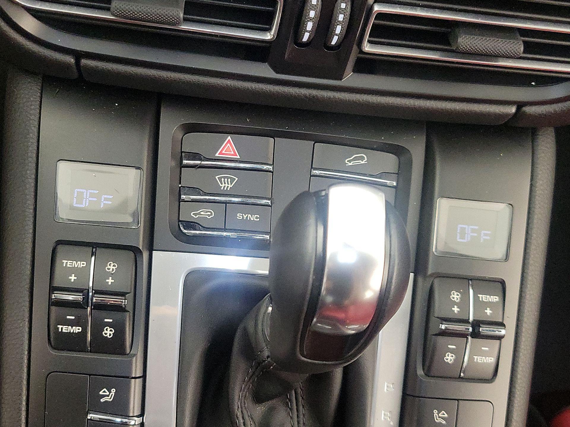 Thumbnail: 2021 Porsche Macan - 17