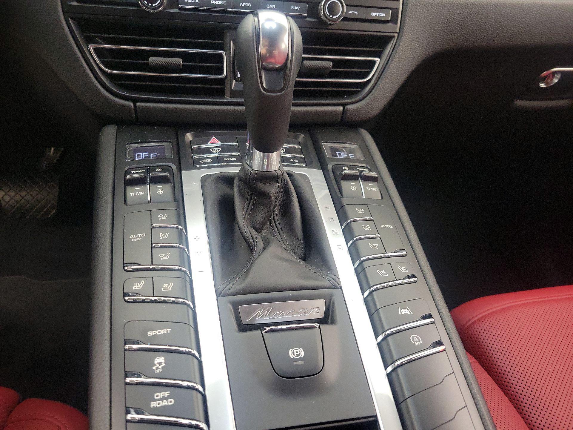 Thumbnail: 2021 Porsche Macan - 18