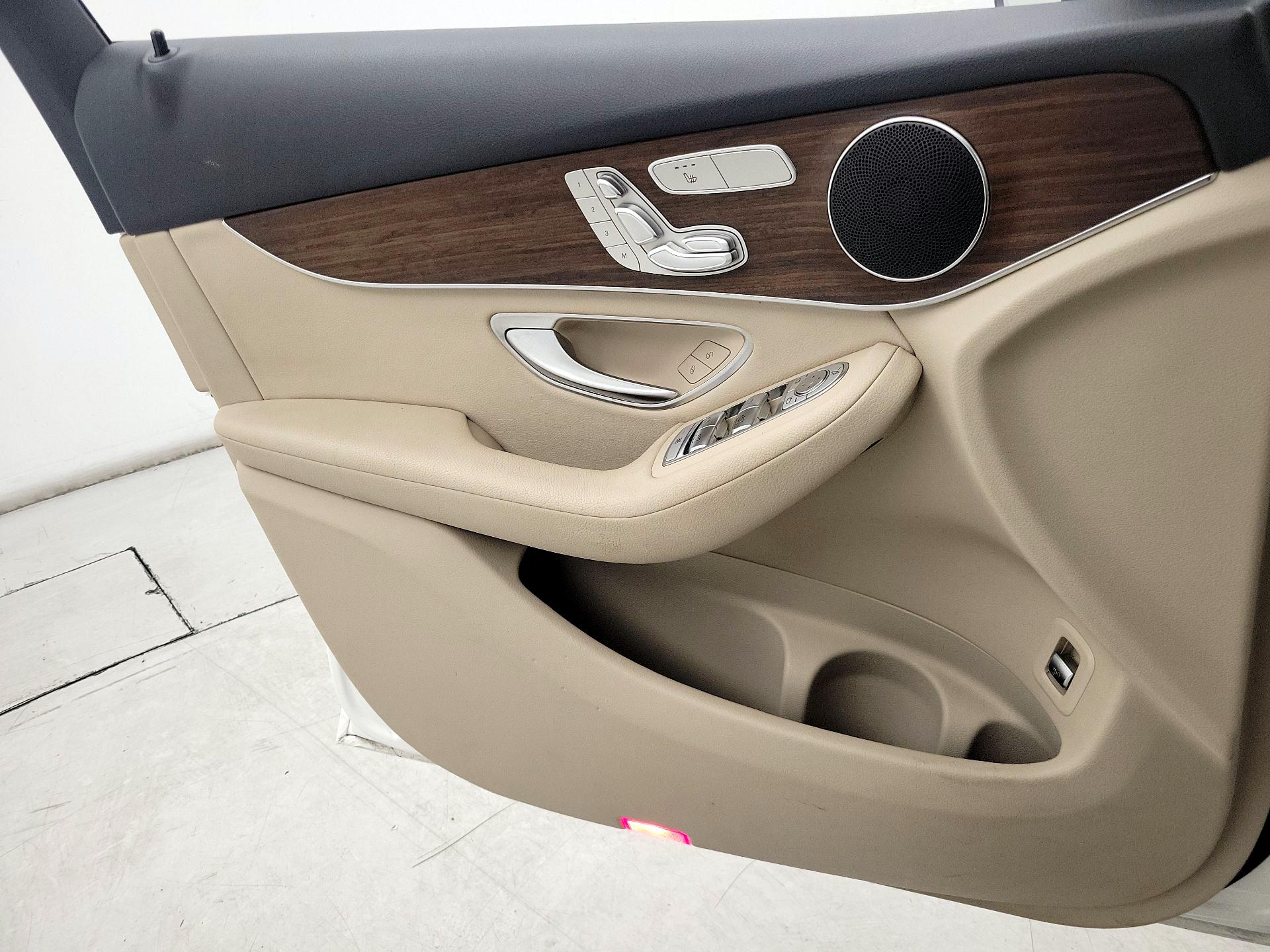 Thumbnail: 2022 Mercedes-Benz GLC - 12