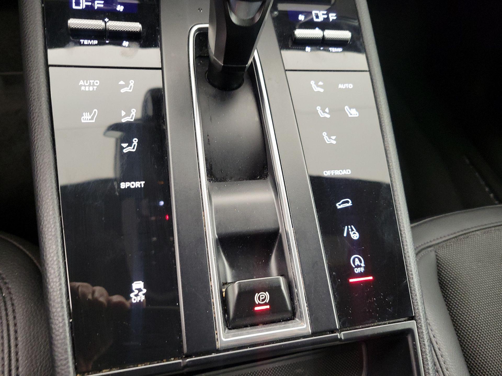 Thumbnail: 2024 Porsche Macan - 17