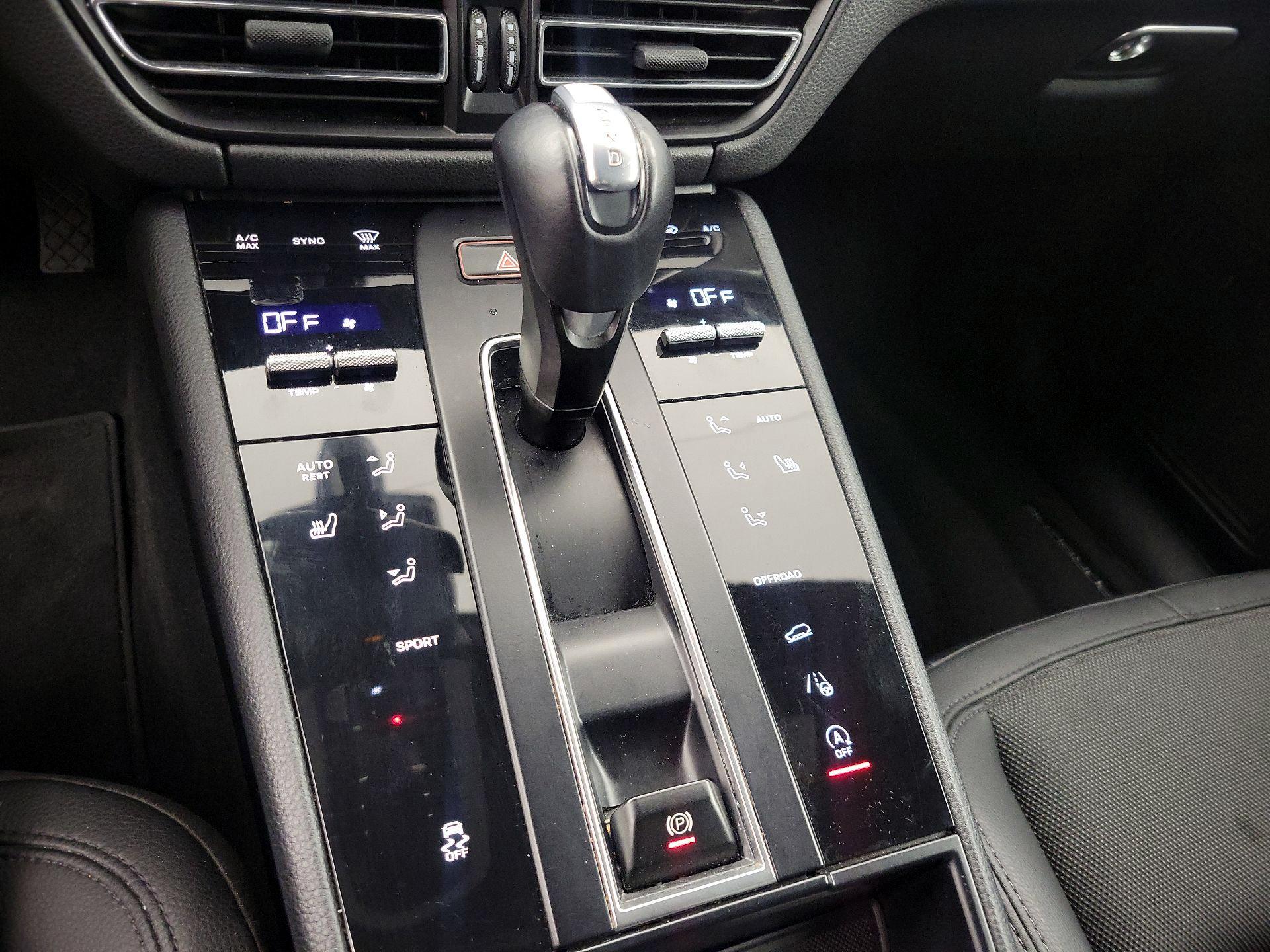 Thumbnail: 2024 Porsche Macan - 18