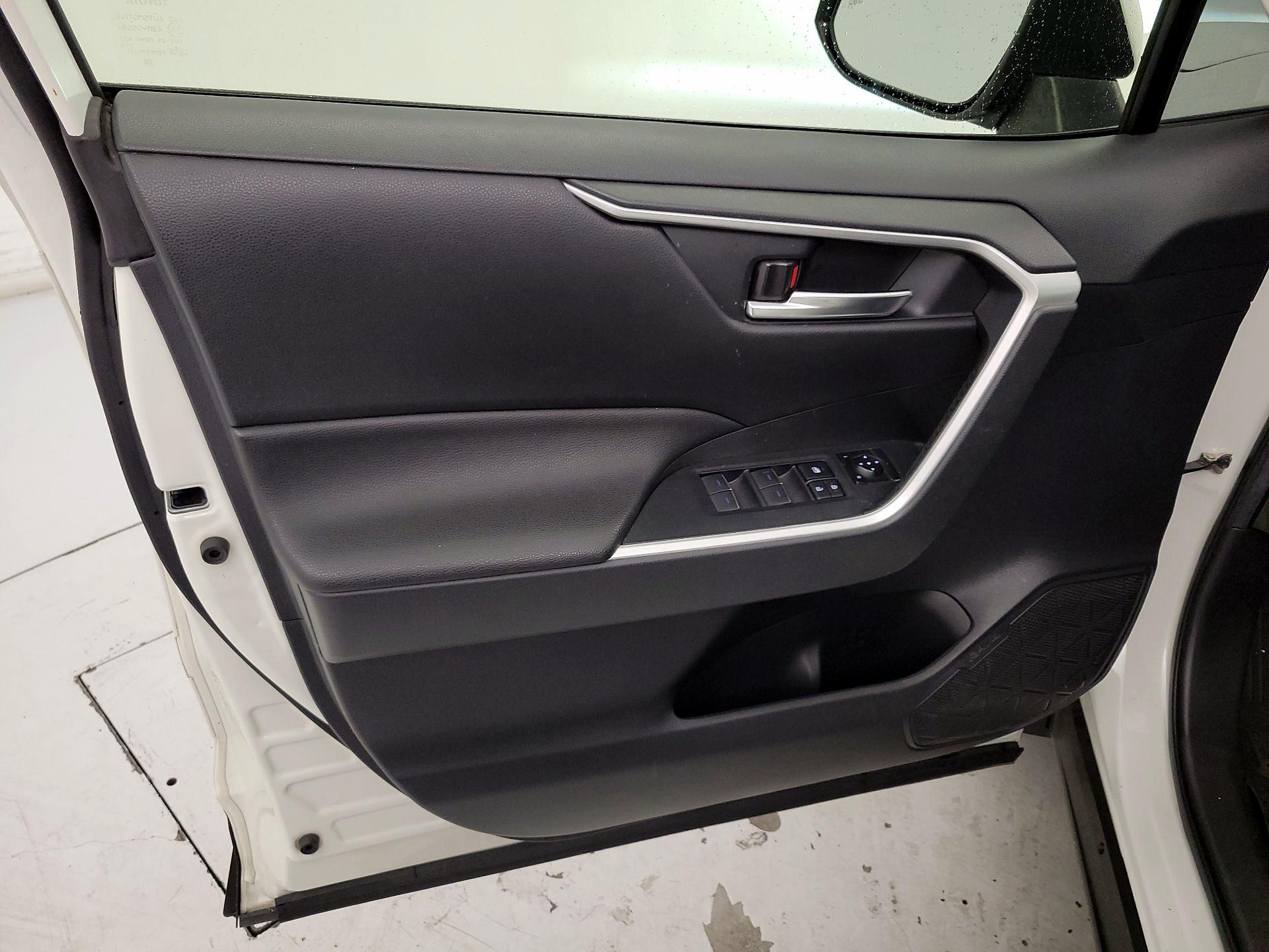 Thumbnail: 2022 Toyota RAV4 - 12