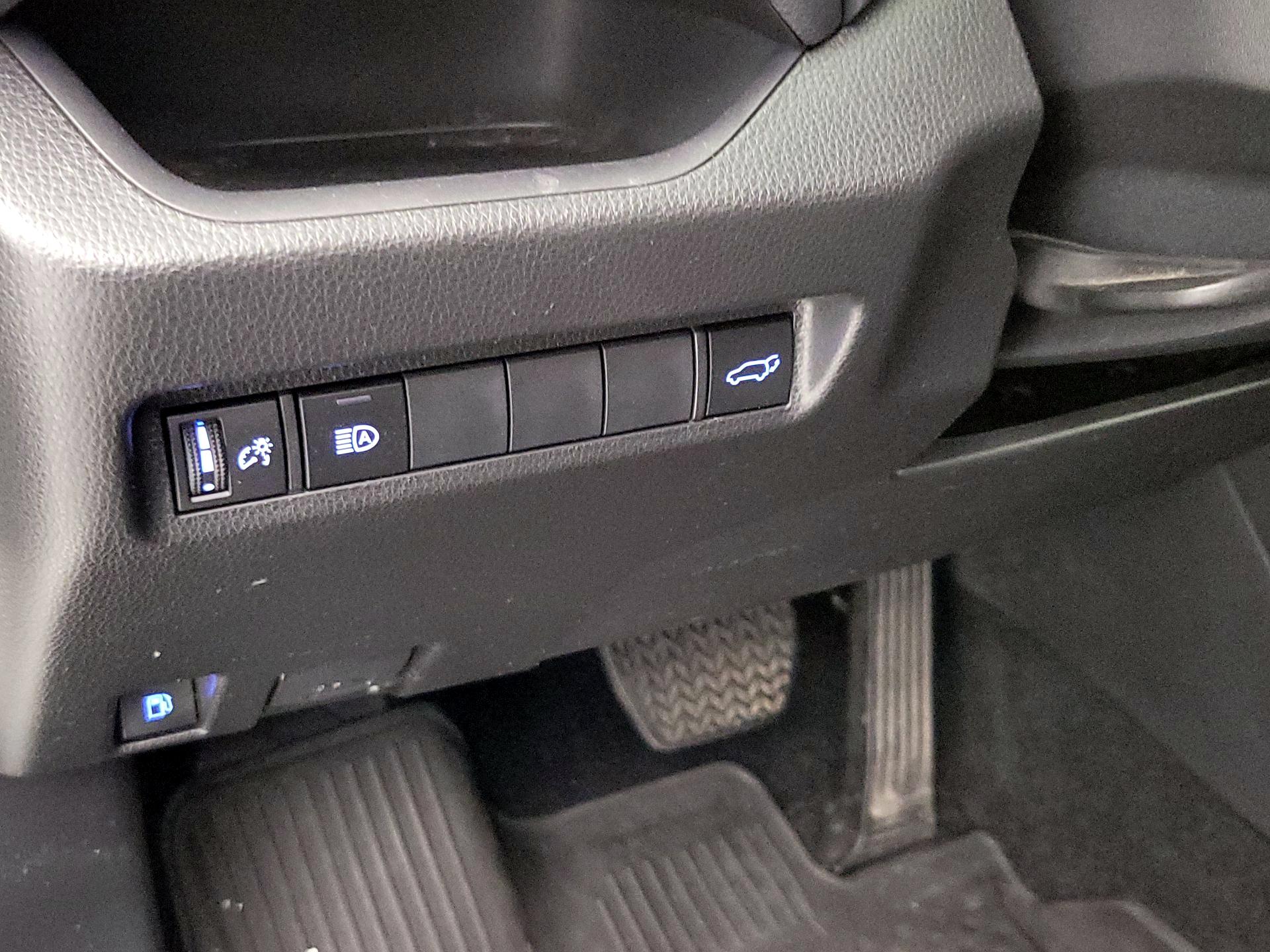 Thumbnail: 2022 Toyota RAV4 - 13