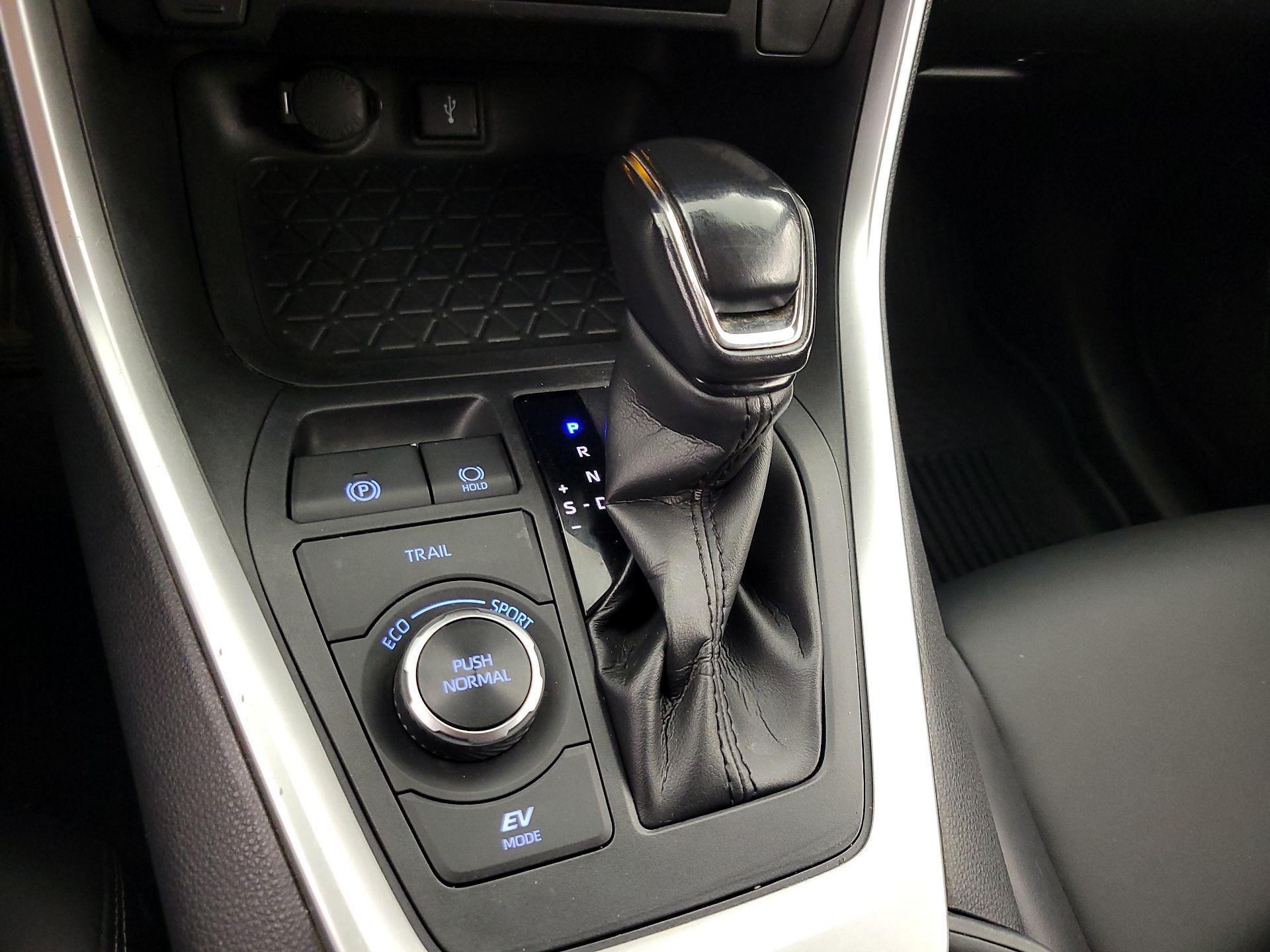 Thumbnail: 2022 Toyota RAV4 - 17