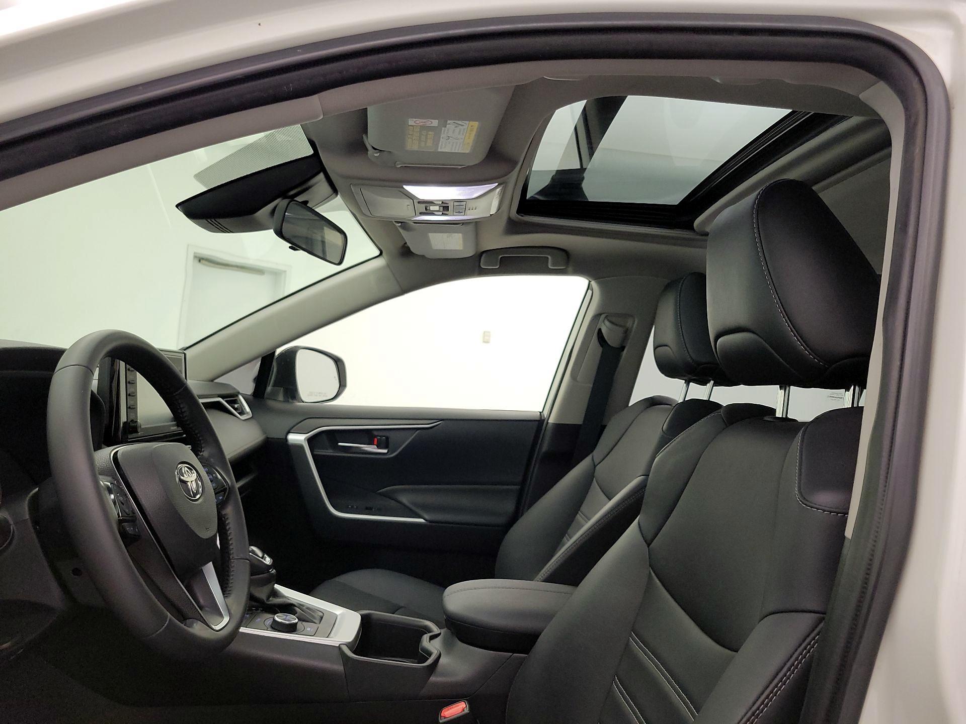 Thumbnail: 2022 Toyota RAV4 - 19