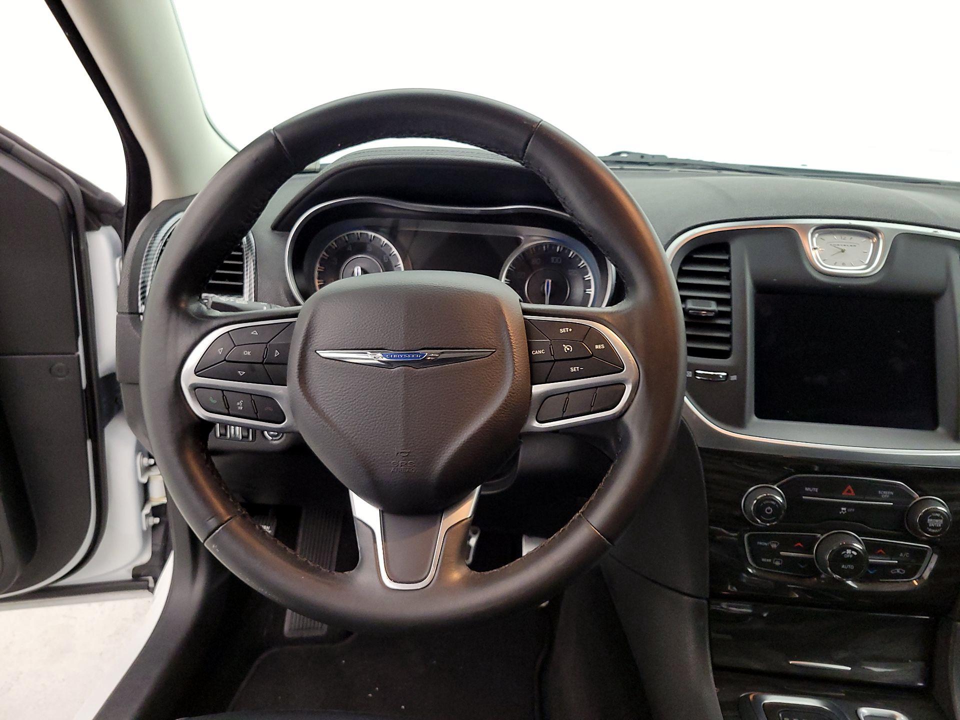 Thumbnail: 2021 Chrysler 300 - 10