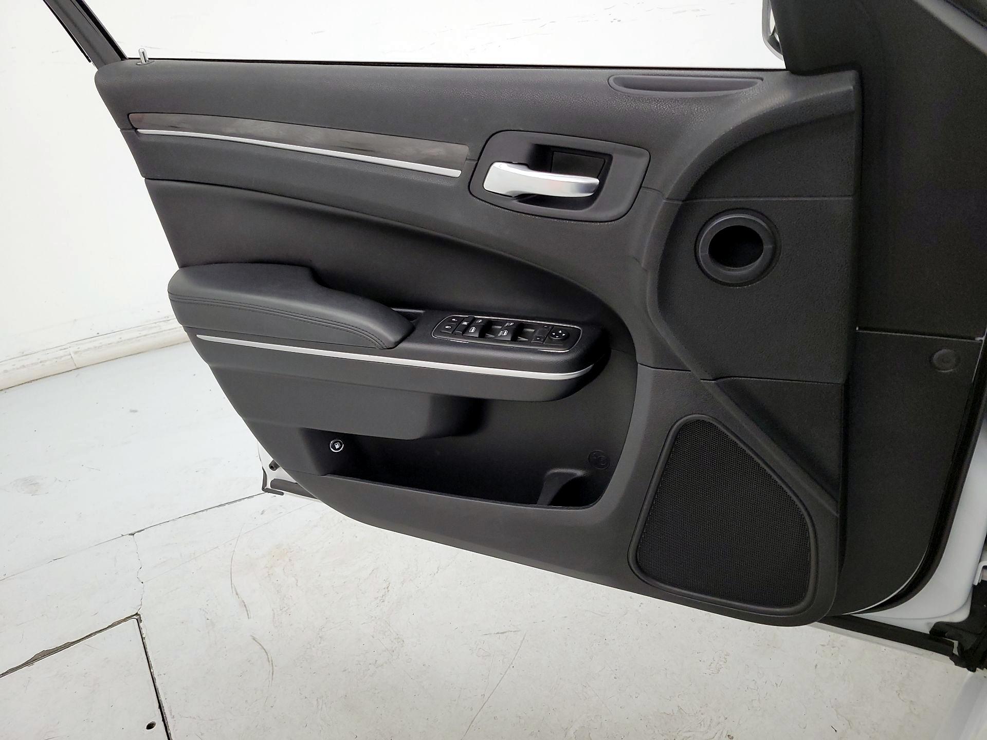 Thumbnail: 2021 Chrysler 300 - 12