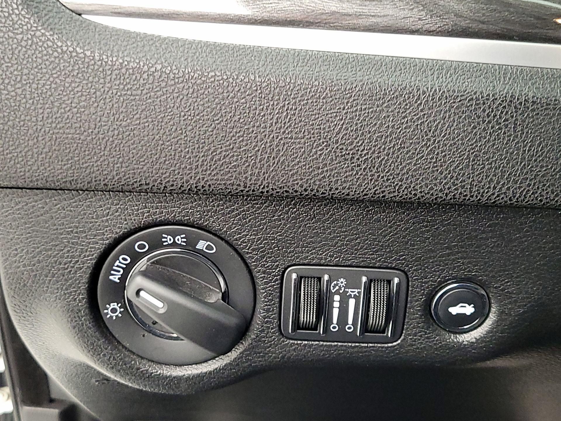 Thumbnail: 2021 Chrysler 300 - 13