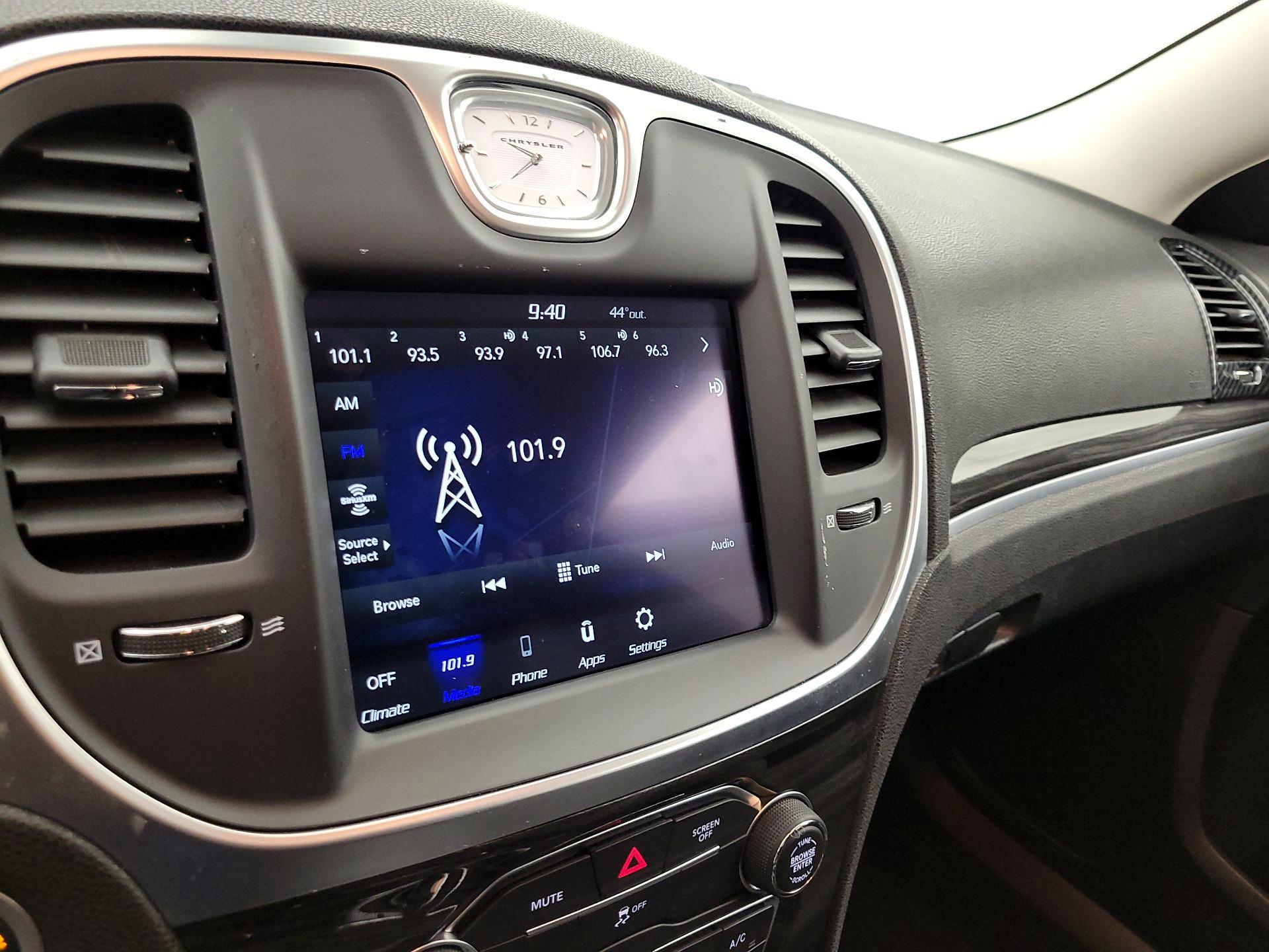 Thumbnail: 2021 Chrysler 300 - 15