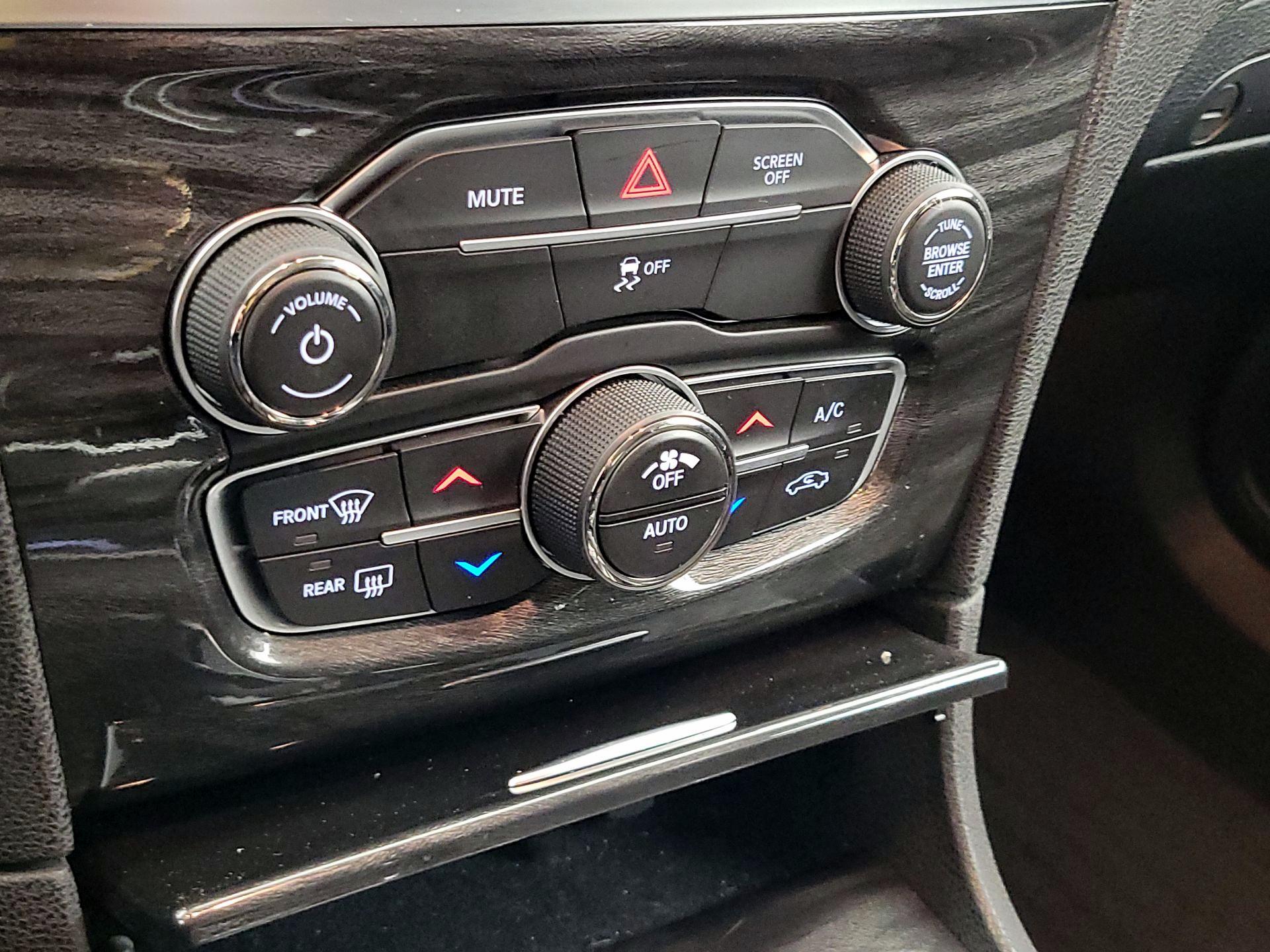 Thumbnail: 2021 Chrysler 300 - 16