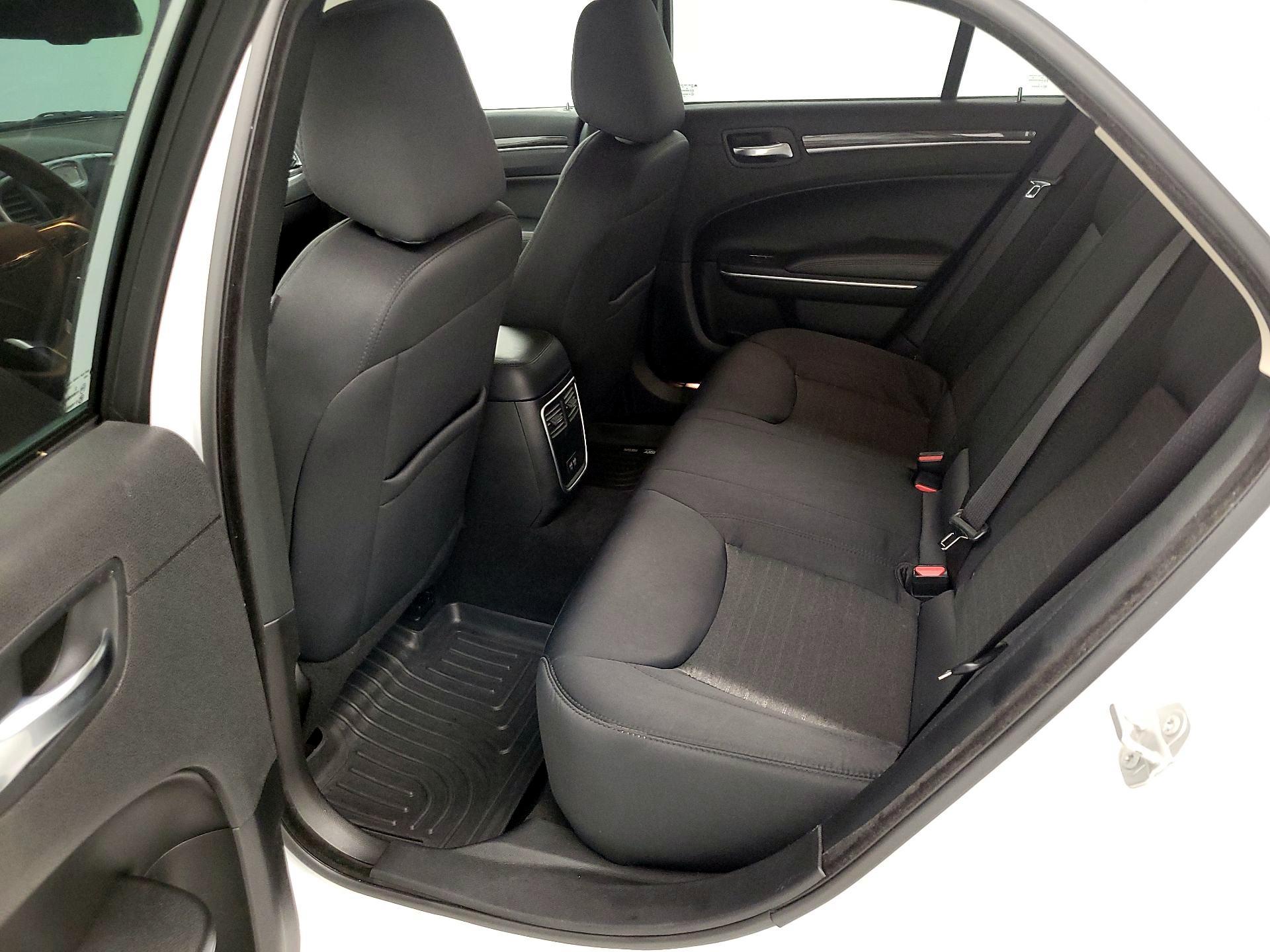 Thumbnail: 2021 Chrysler 300 - 18