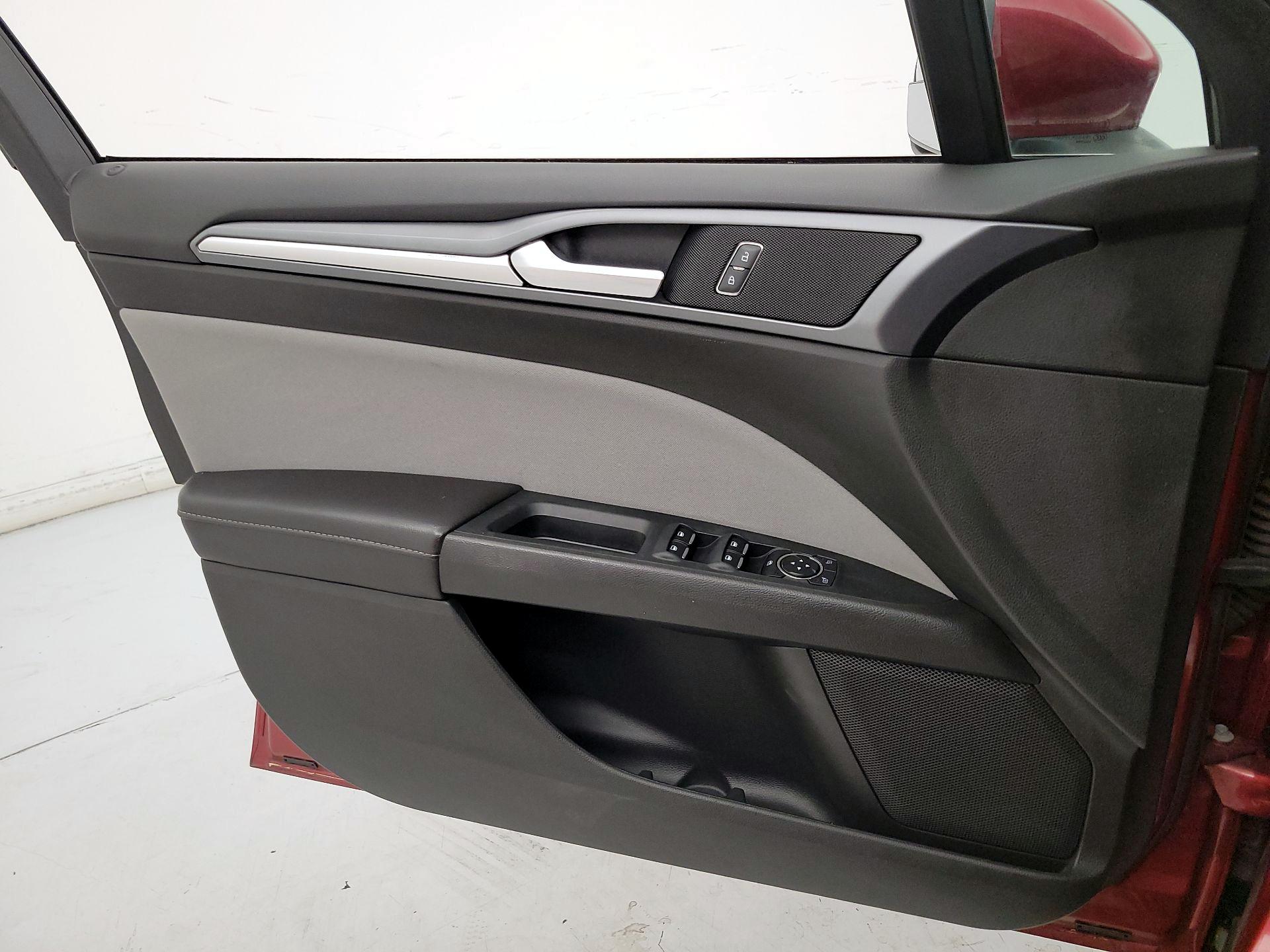 Thumbnail: 2014 Ford Fusion - 12