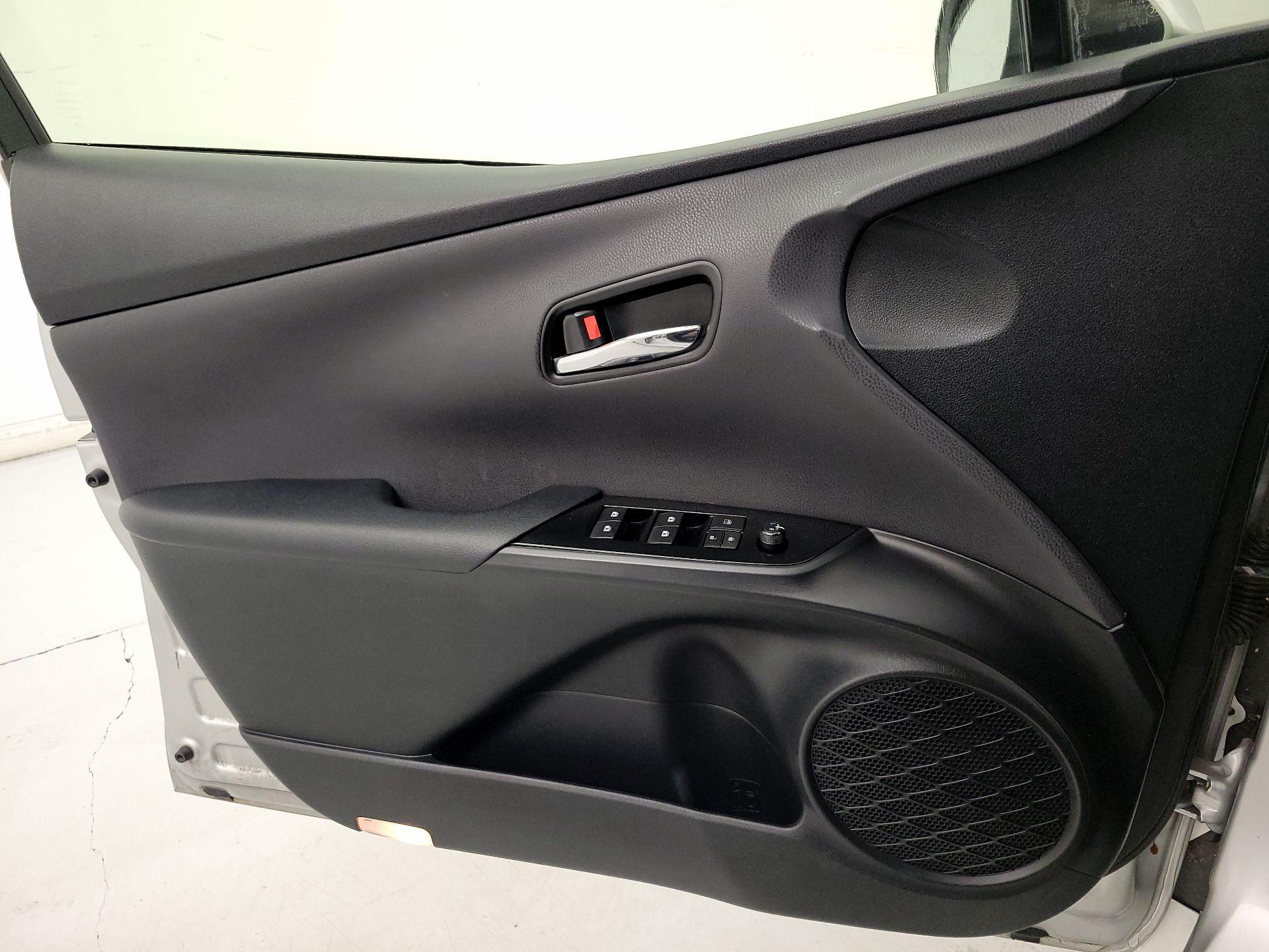 Thumbnail: 2017 Toyota Prius - 12