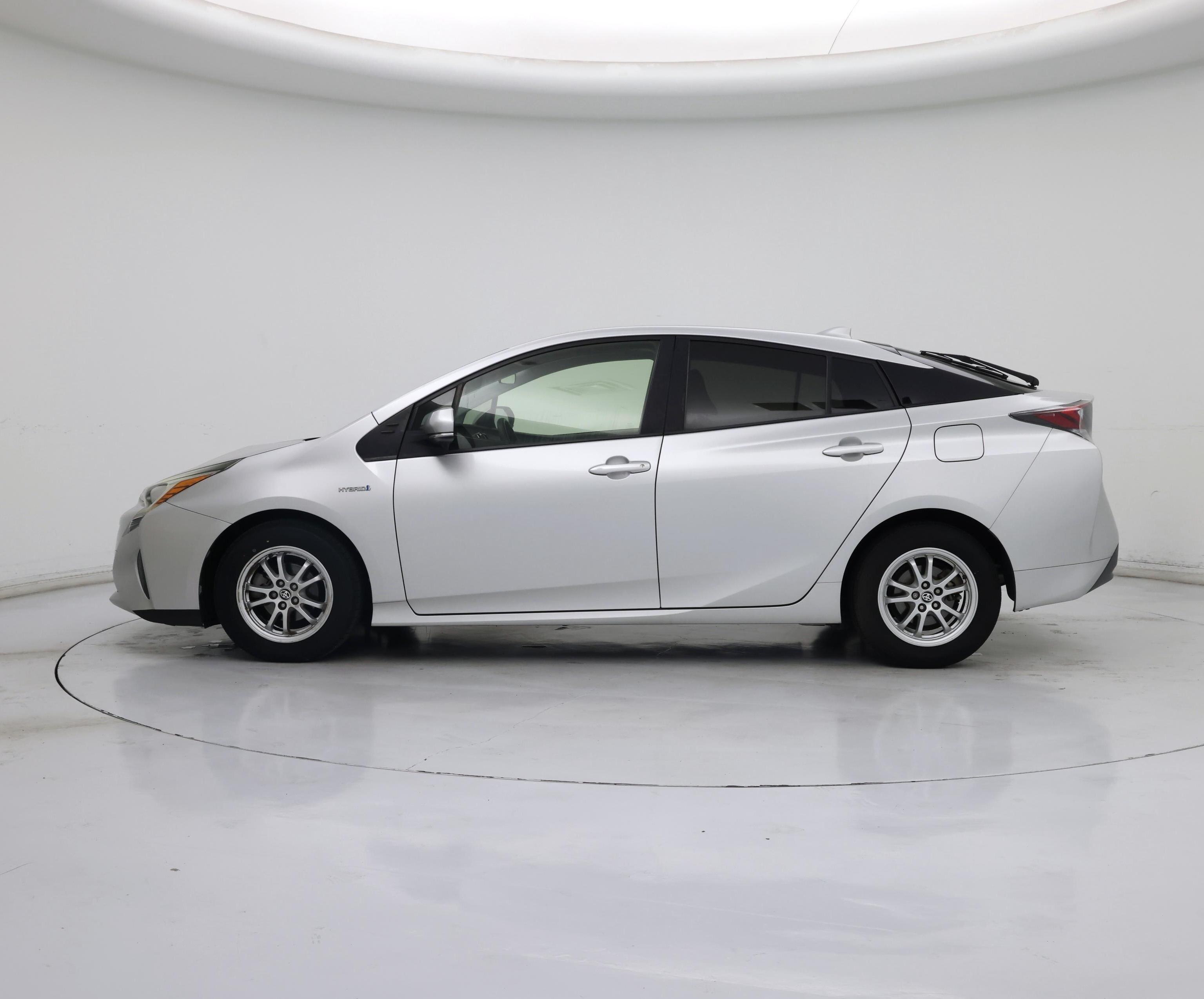 Thumbnail: 2017 Toyota Prius - 3