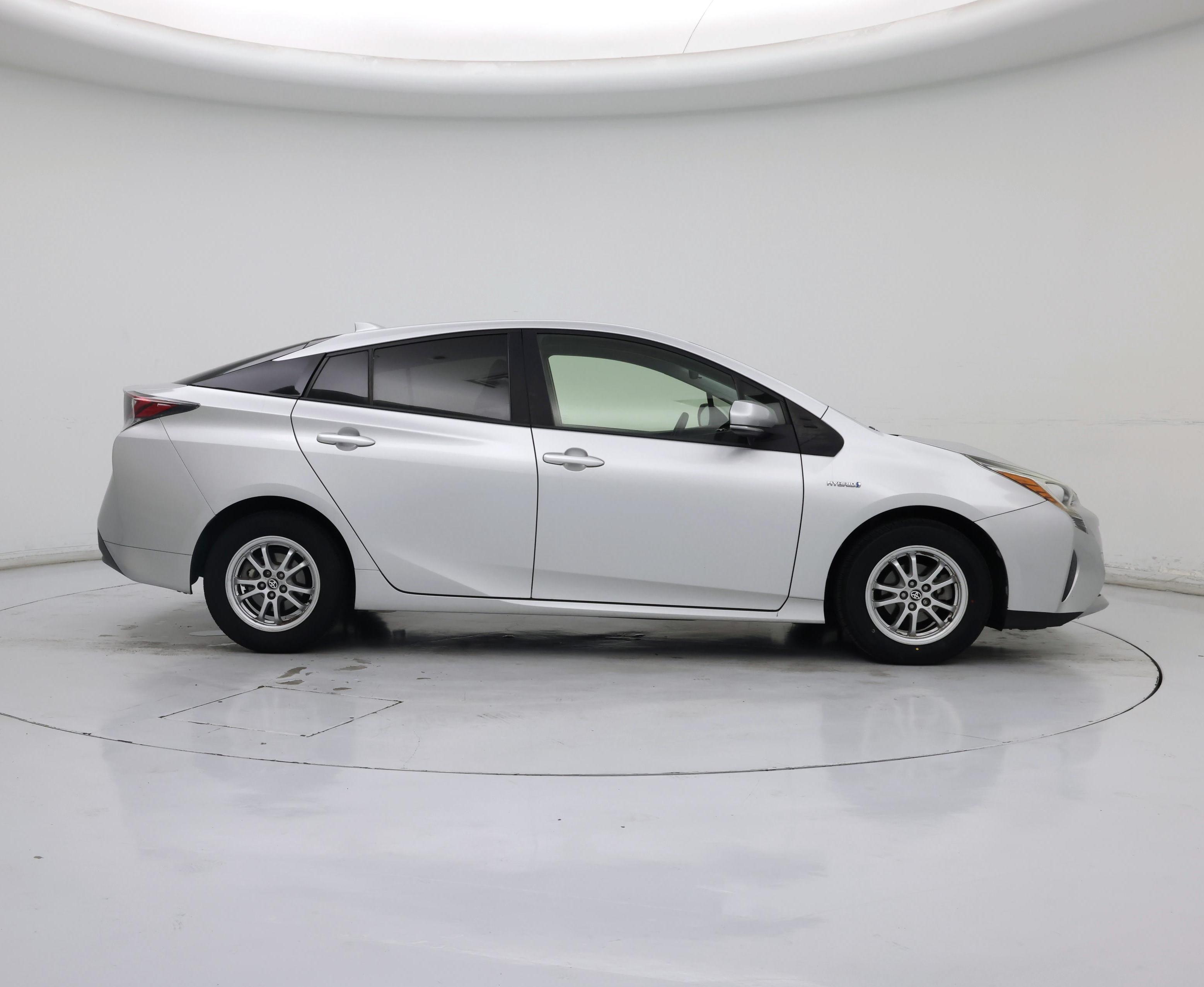 Thumbnail: 2017 Toyota Prius - 7