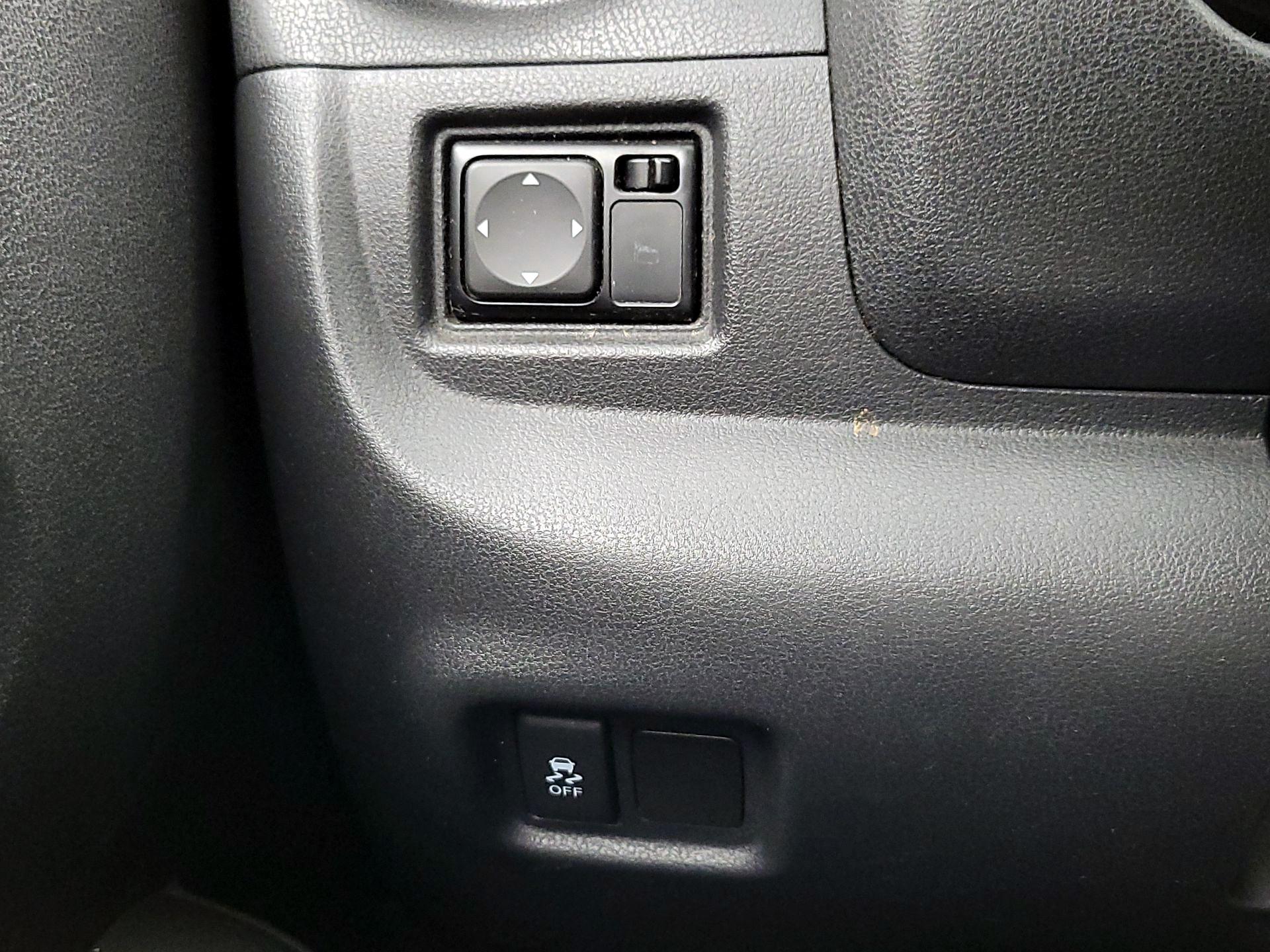 Thumbnail: 2014 Nissan Versa Note - 13