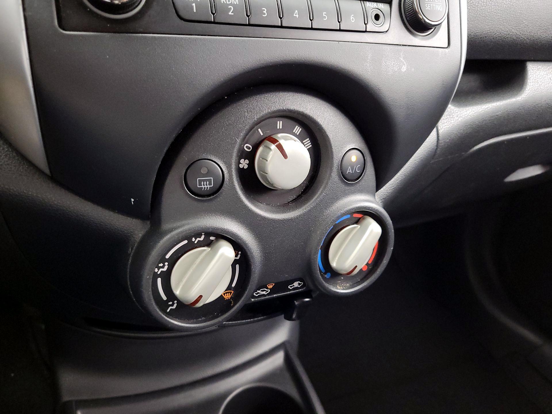 Thumbnail: 2014 Nissan Versa Note - 16