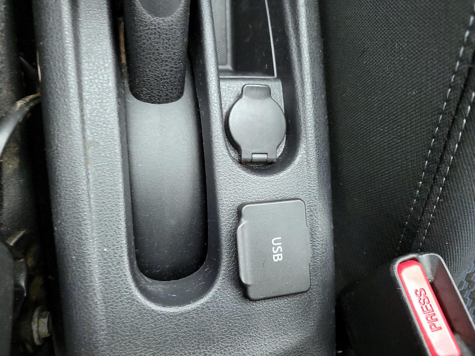 Thumbnail: 2014 Nissan Versa Note - 18