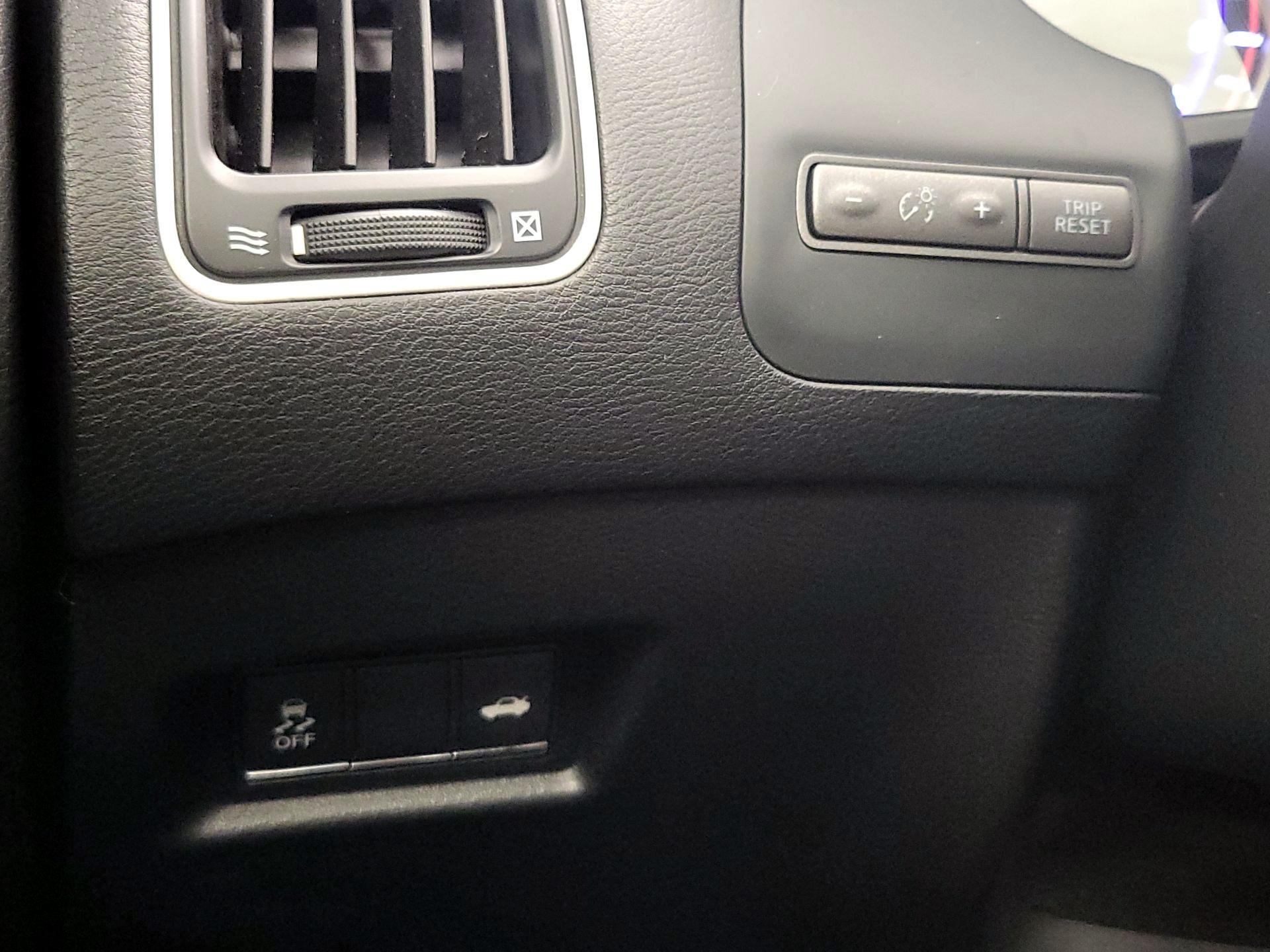 Thumbnail: 2014 INFINITI Q50 - 13