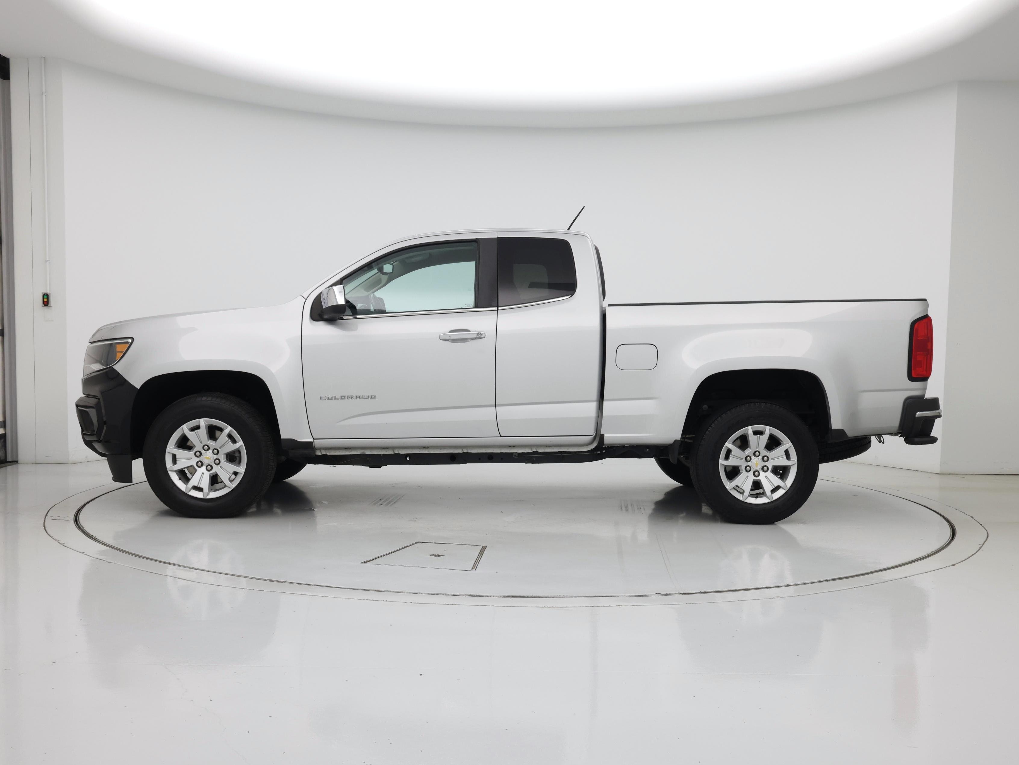 Thumbnail: 2022 Chevrolet Colorado - 3