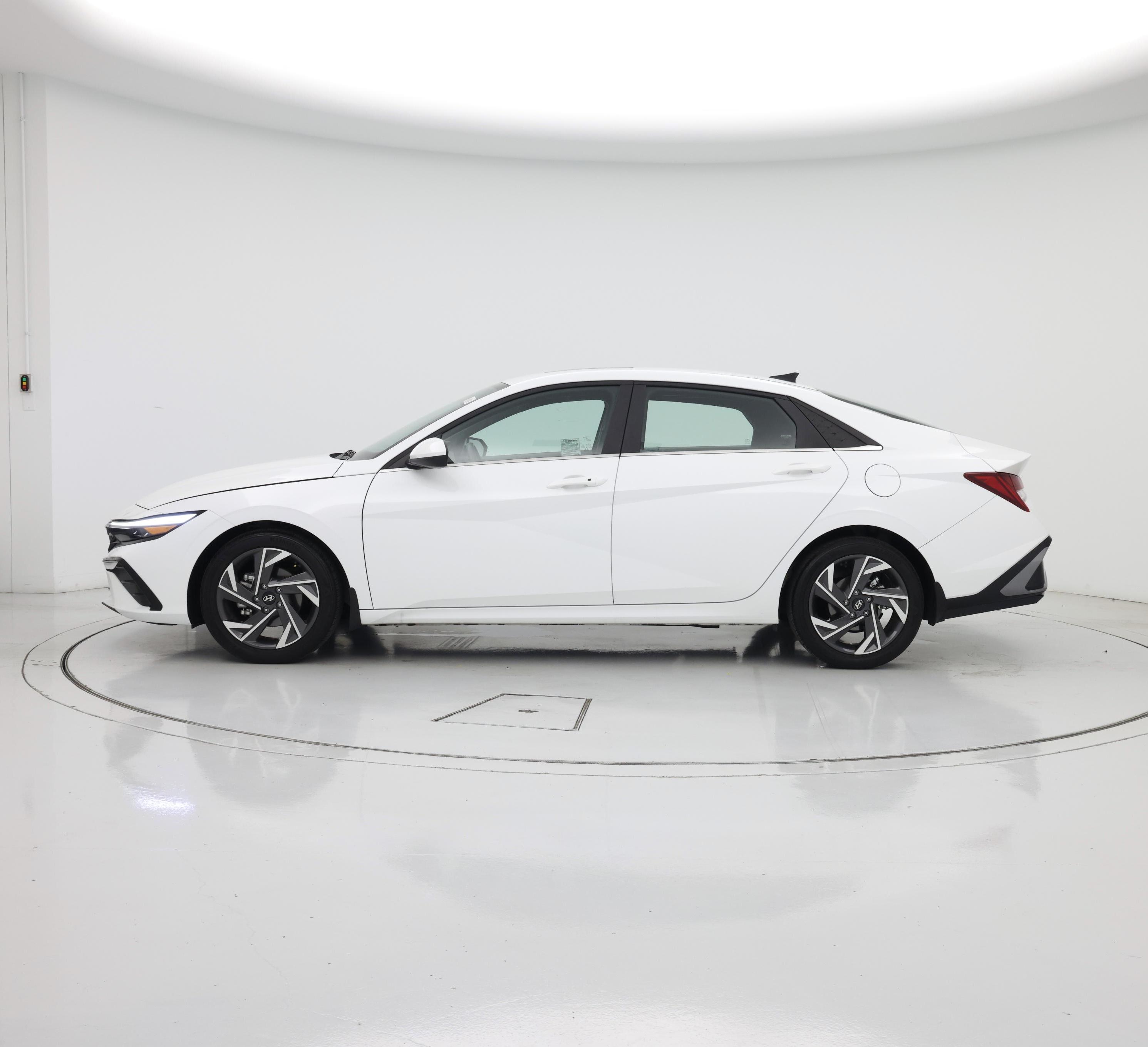 Thumbnail: 2024 Hyundai Elantra - 3