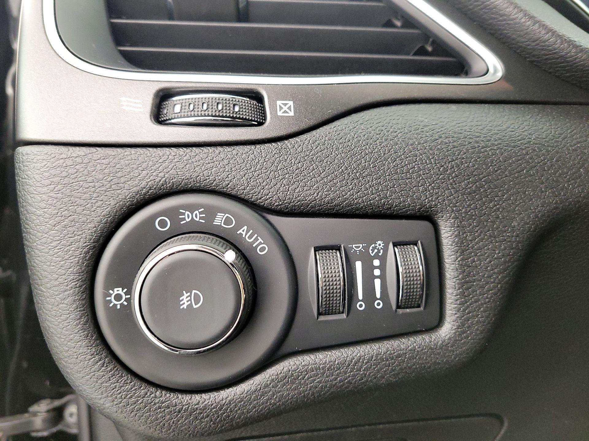 Thumbnail: 2022 Jeep Cherokee - 13