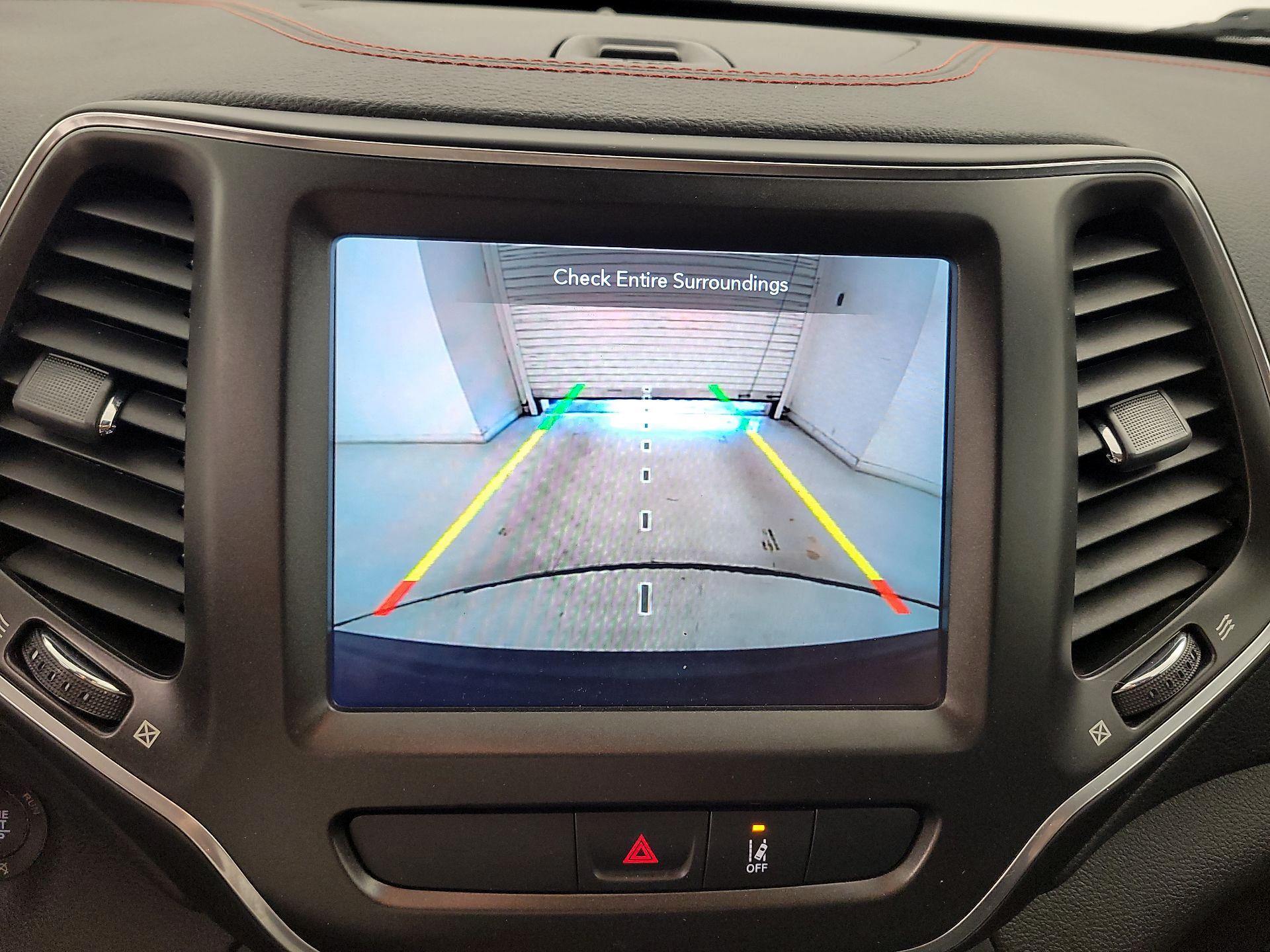 Thumbnail: 2022 Jeep Cherokee - 15