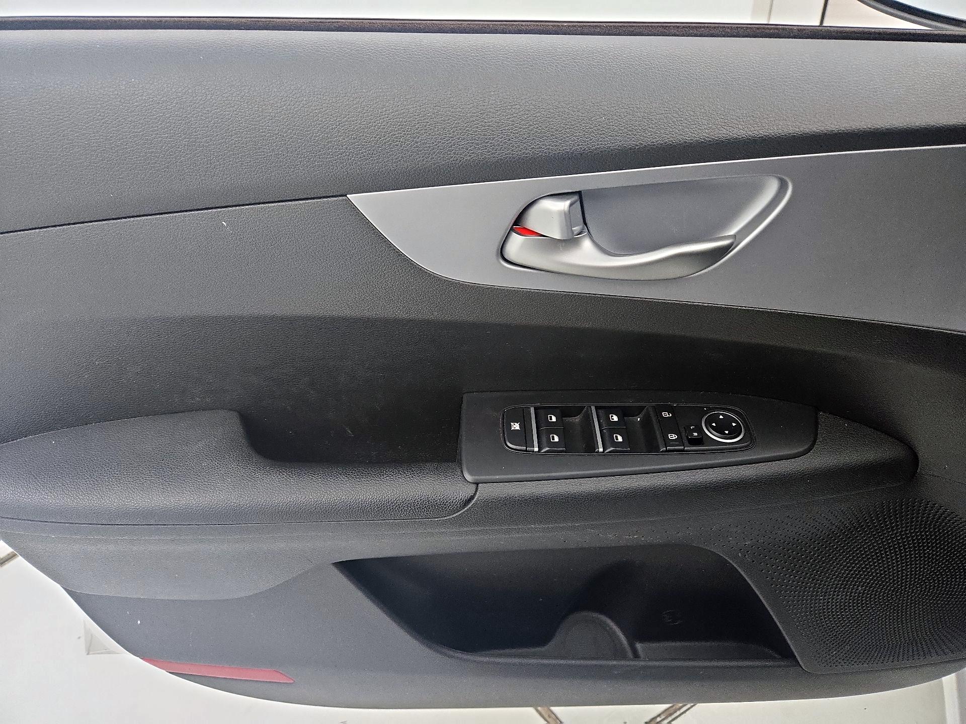 Thumbnail: 2023 Kia Forte - 12